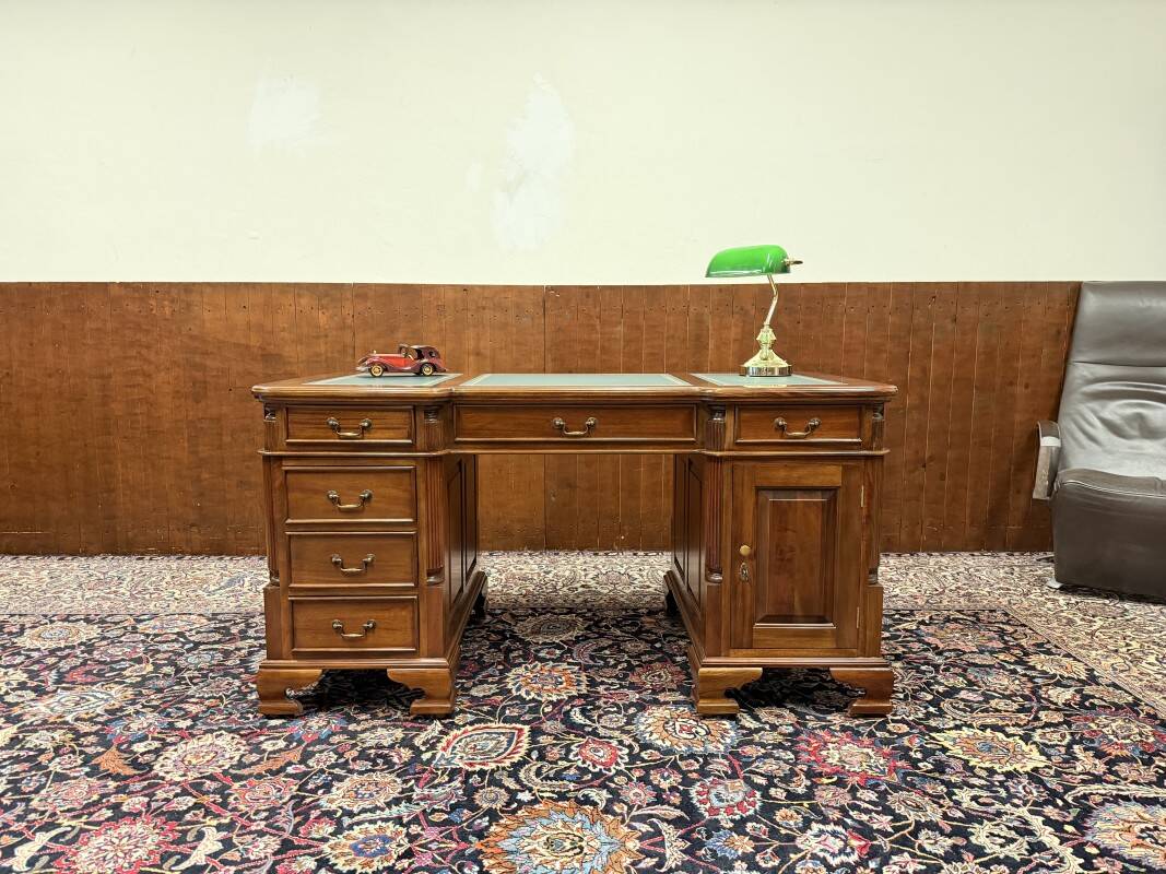 Bureau classique en cuir vert Partnerdesk