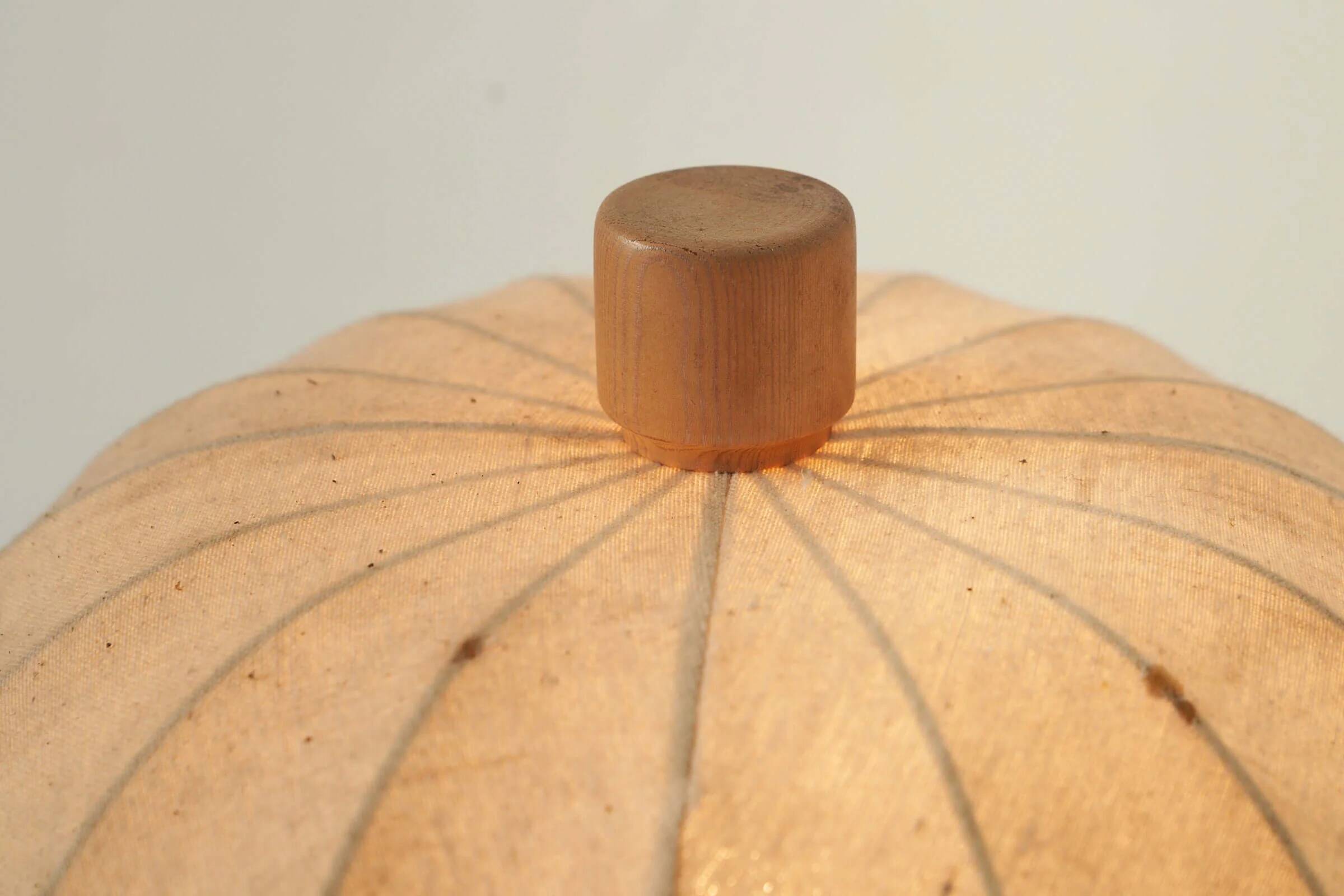 Lampe de table en bois et textile de Suède