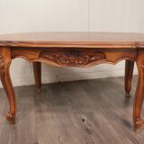 Table basse ovale style Louis XV avec plateau en verre