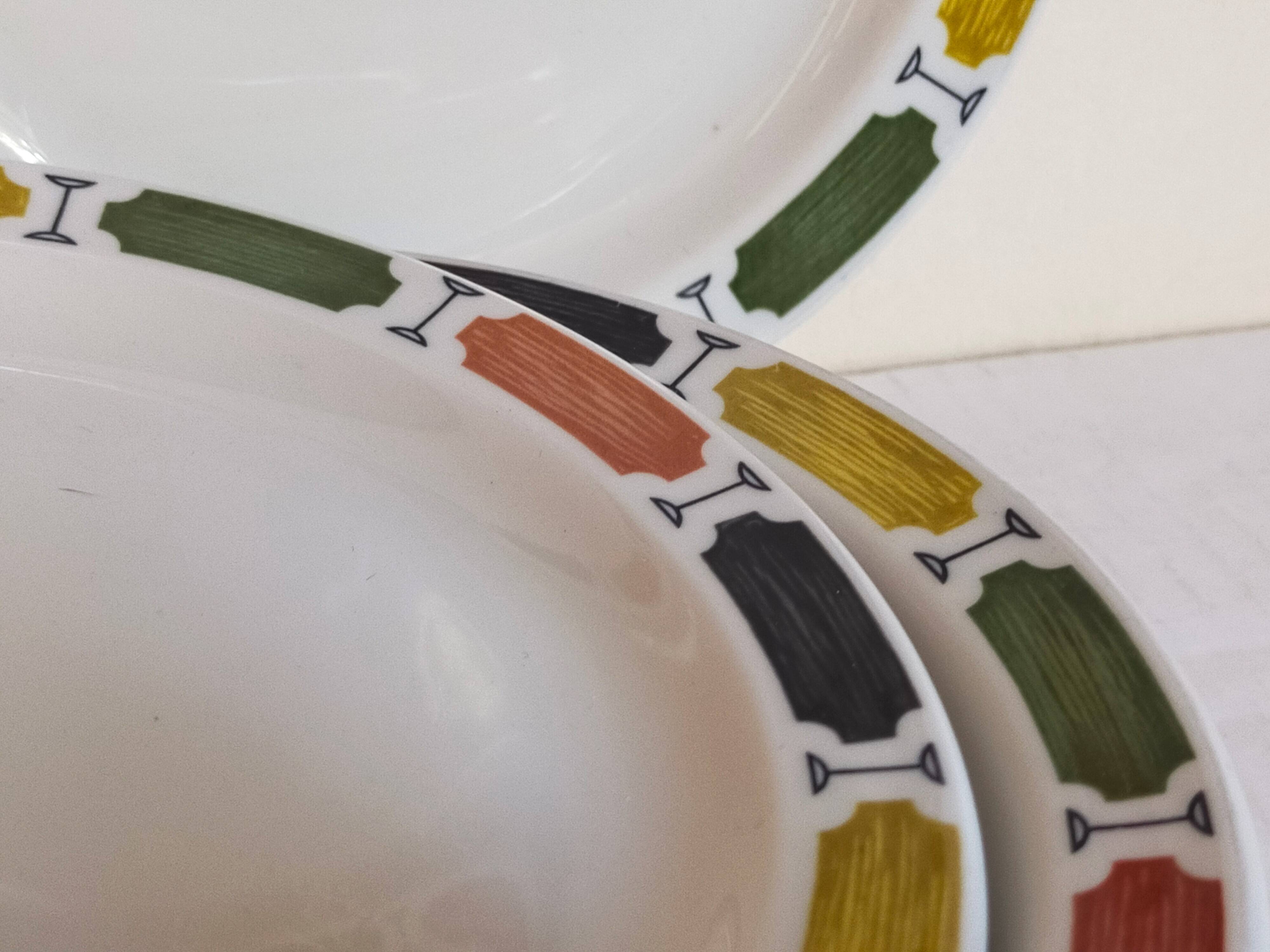 Six assiettes à dessert en porcelaine Anglaise DUDSON BROTHERS 70'