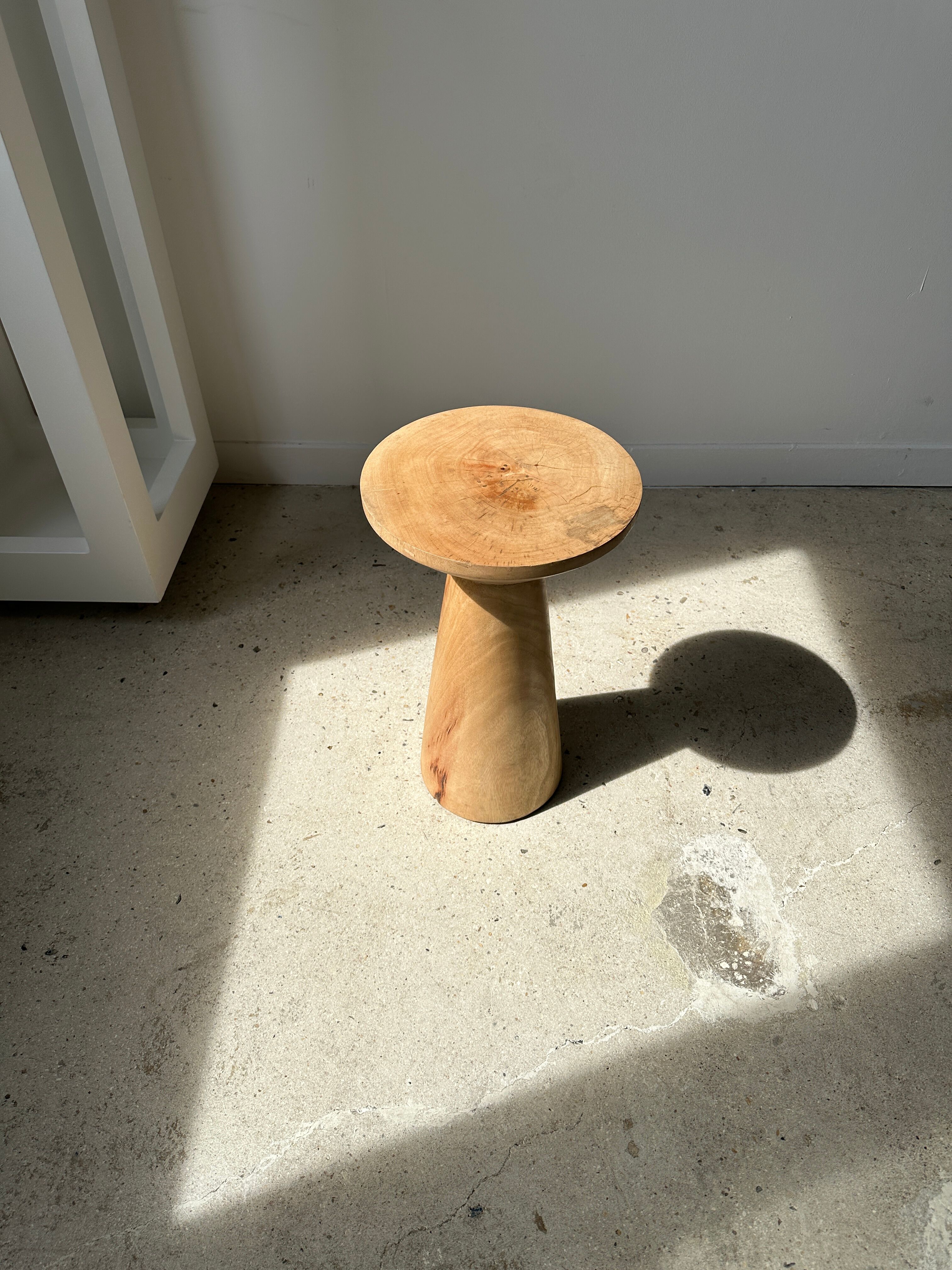 Side table, end of sofa in natural mango monoxyl conical tray H:50cm