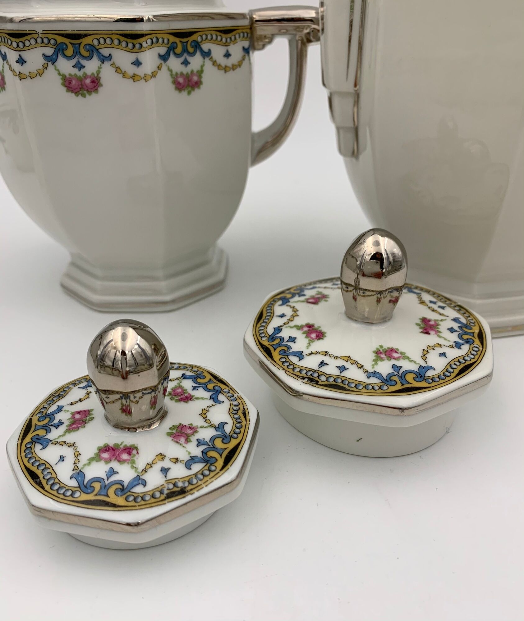 Large porcelain coffee service, 33 pieces, signed RAYNAUD - Cie Limoges - 1940s