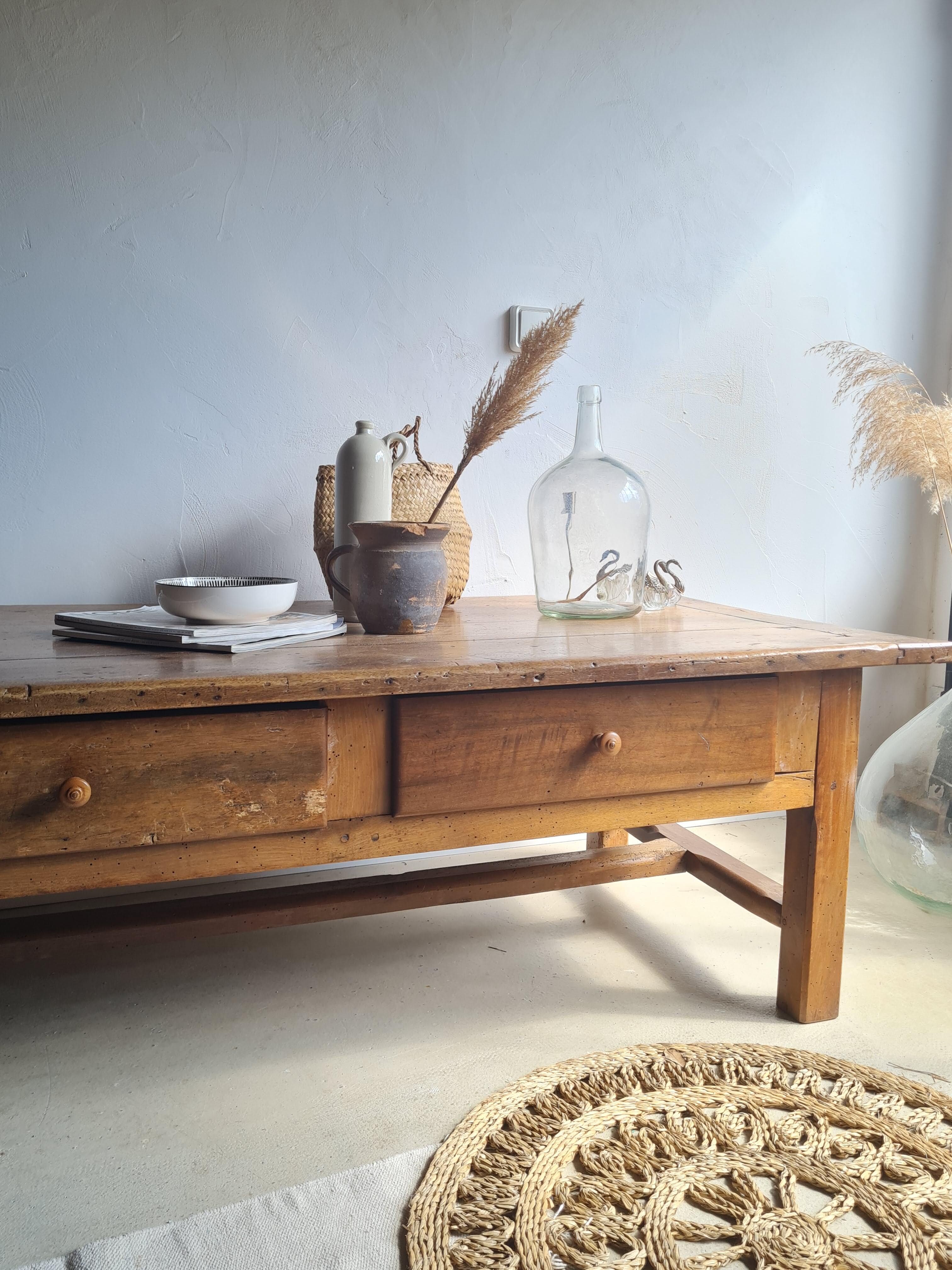 Vintage firm-minded coffee table