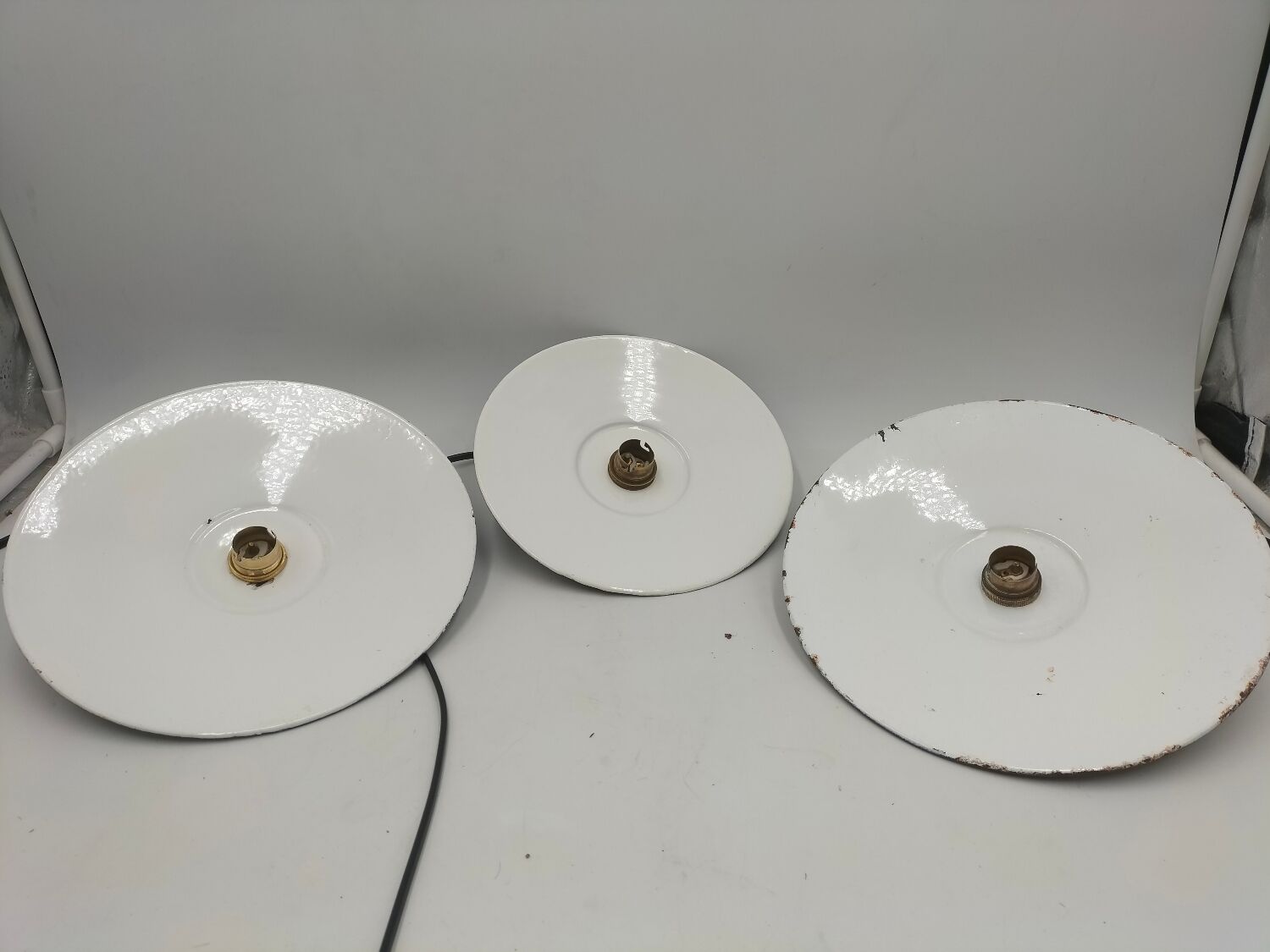 Enamelled sheet metal suspensions