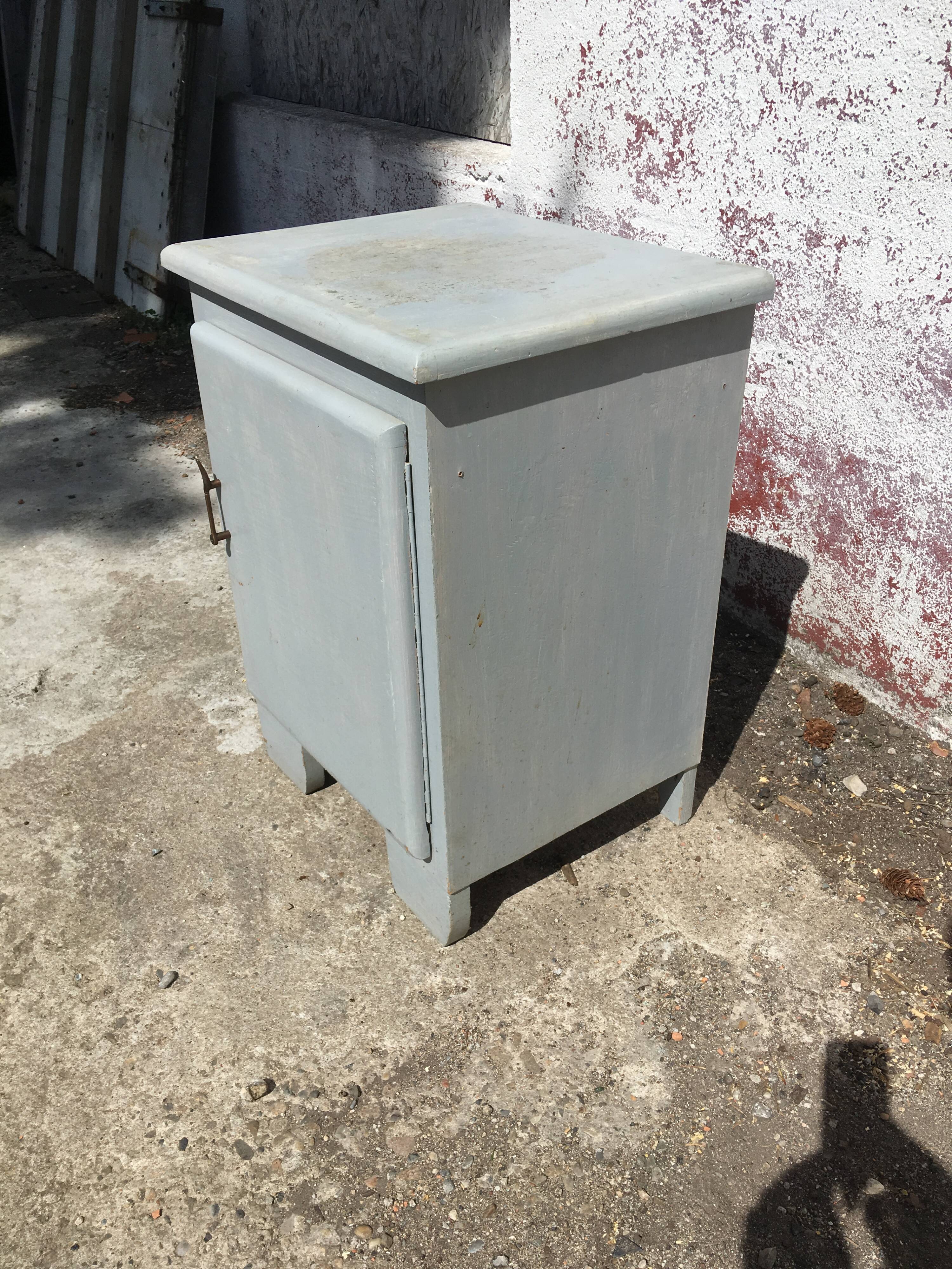 Small jam 1 door years 50 painted in grey