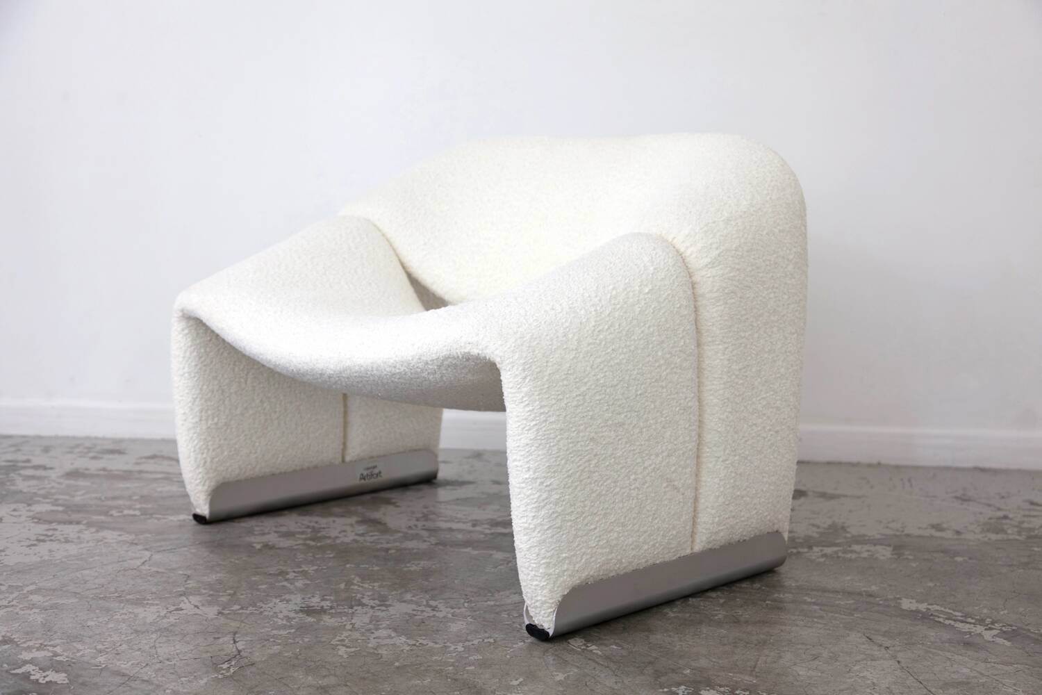 Fauteuil Groovy boucle blanc cassé par Pierre Paulin