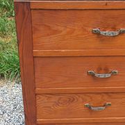 Vintage 1950s chest of drawers with tapered legs and 5 drawers.