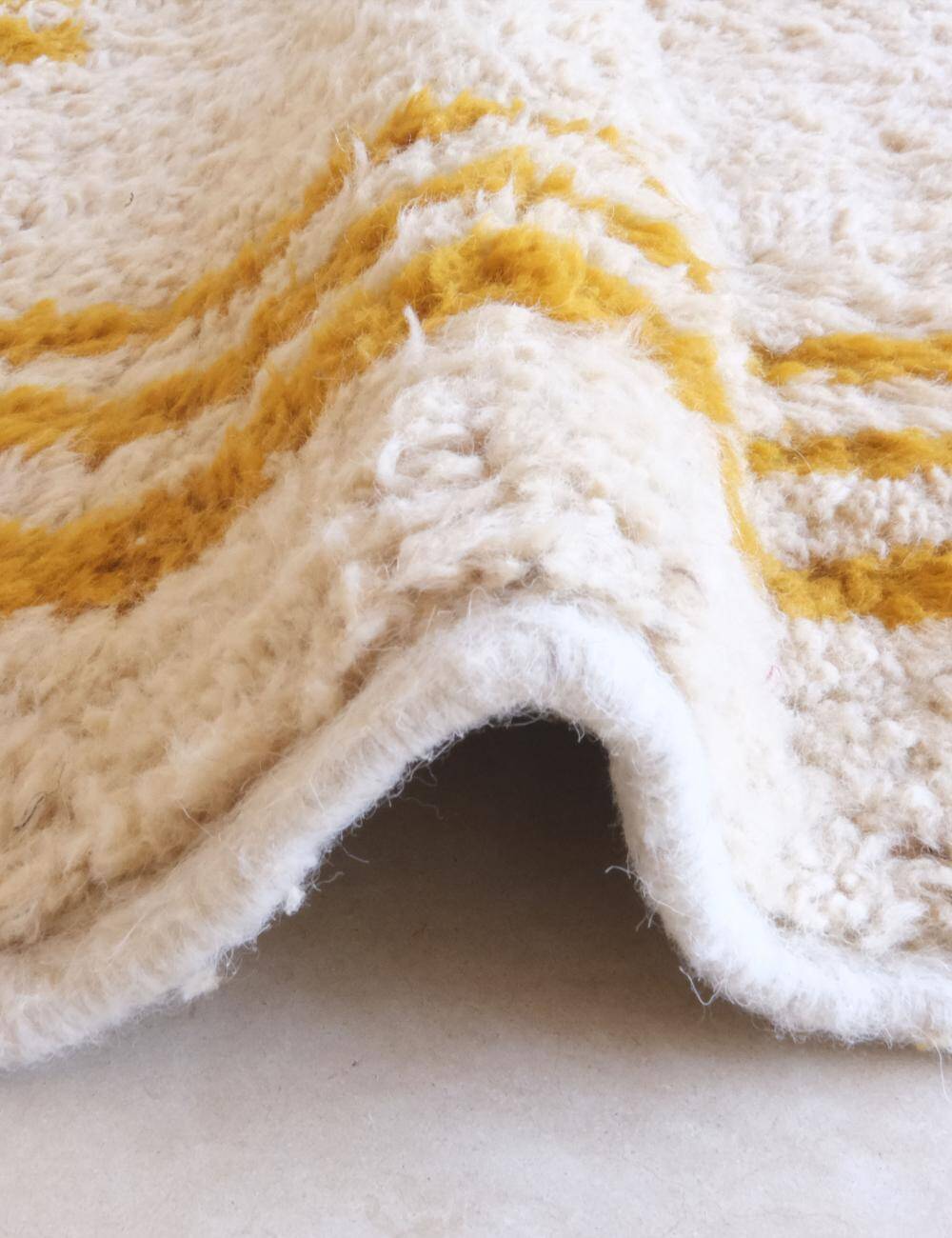 Contemporary Yellow Rug - 346 x 245 cm