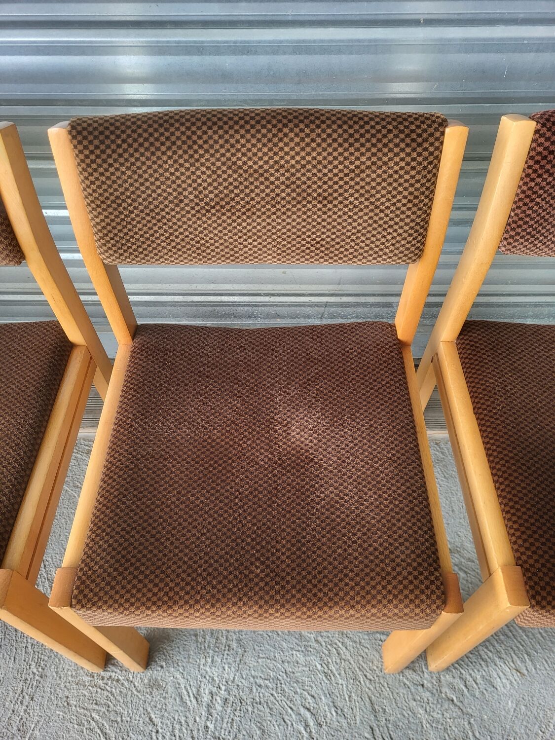 set of 6 Scandinavian style chairs in solid wood and vintage velvet