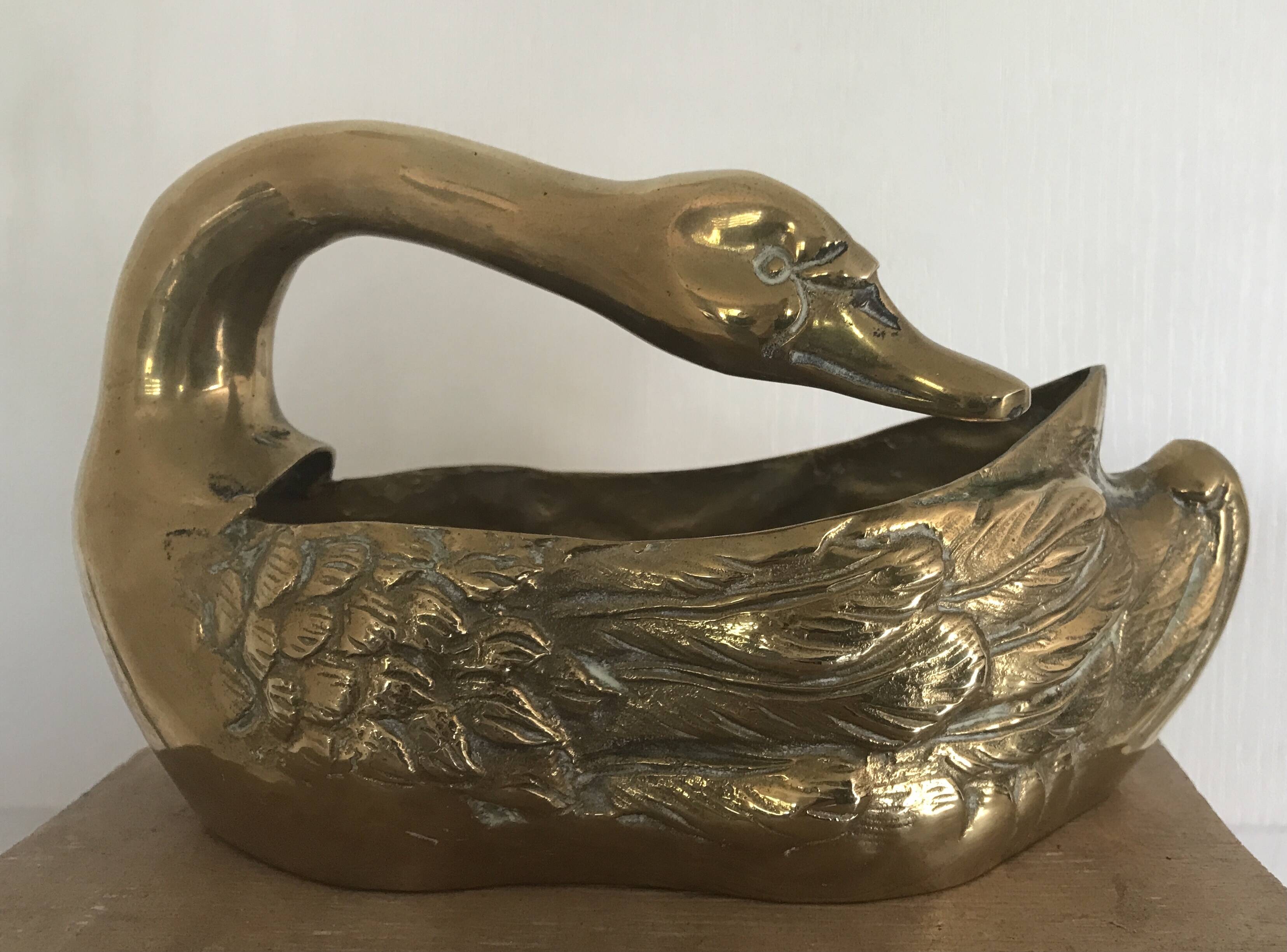 Vintage swan pocket emptier cachepot in gilded brass