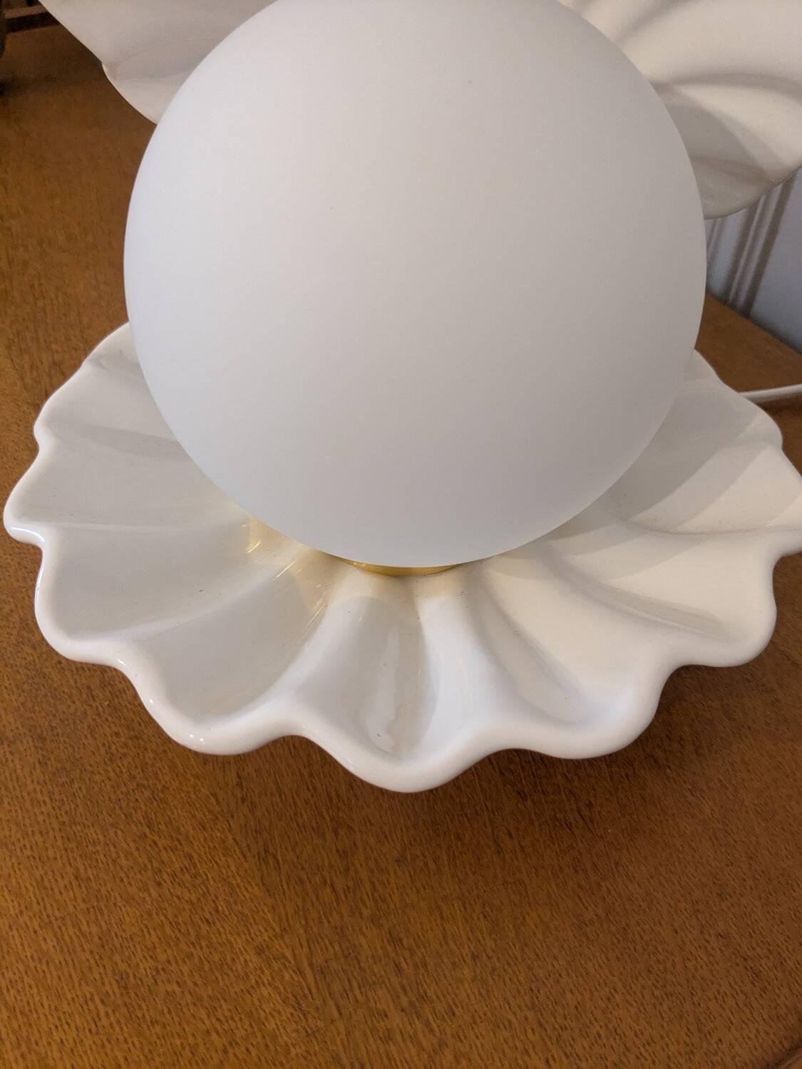 Vintage ceramic shell lamp