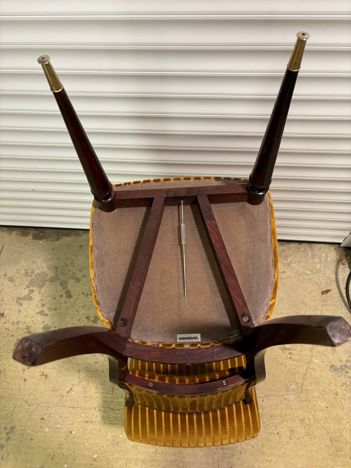 Vintage chair single-piece assembly