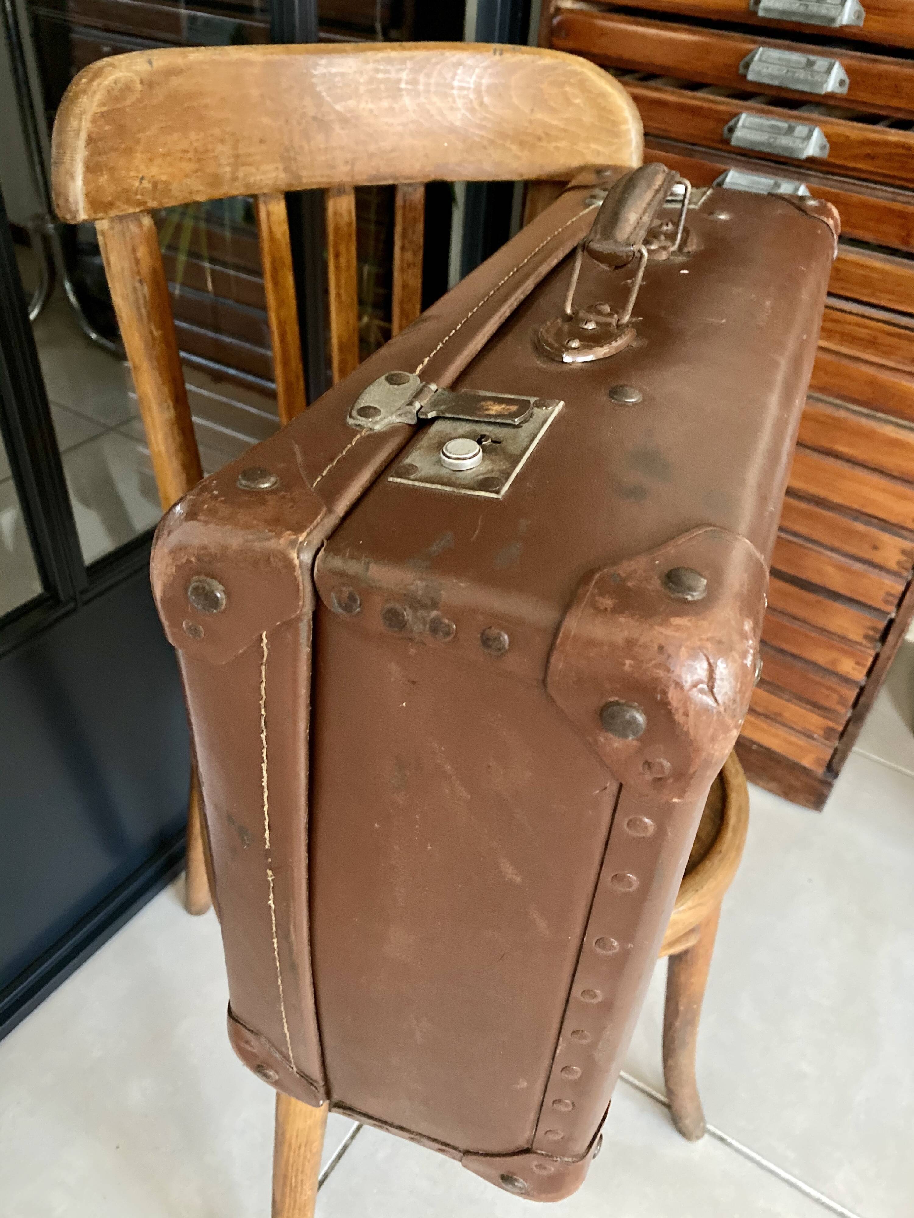 Former vintage suitcase "La Mondiale"