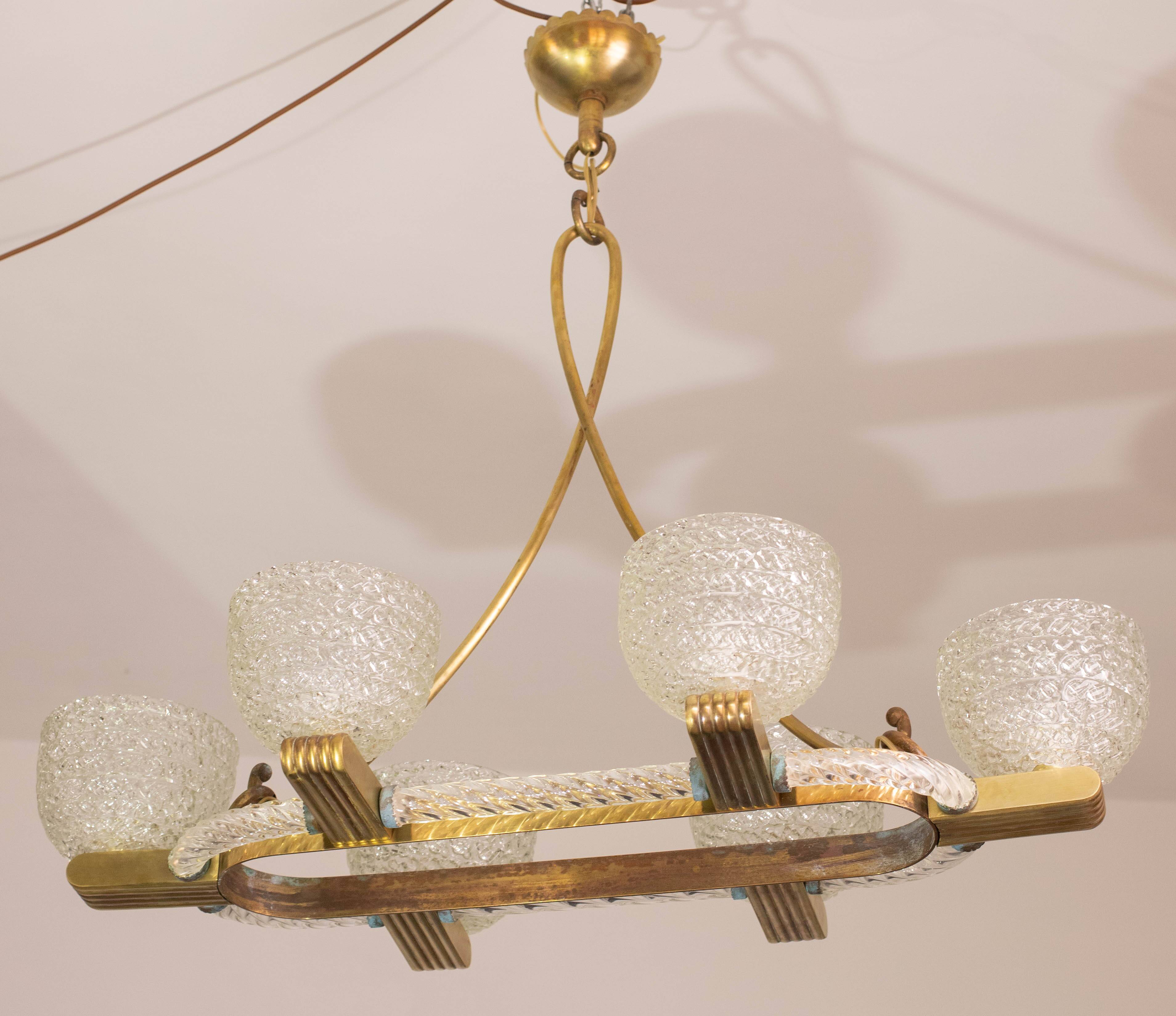 Art Decò Seguso Oval Mid-Century Six- Light Murano Glass and Brass Chandeli