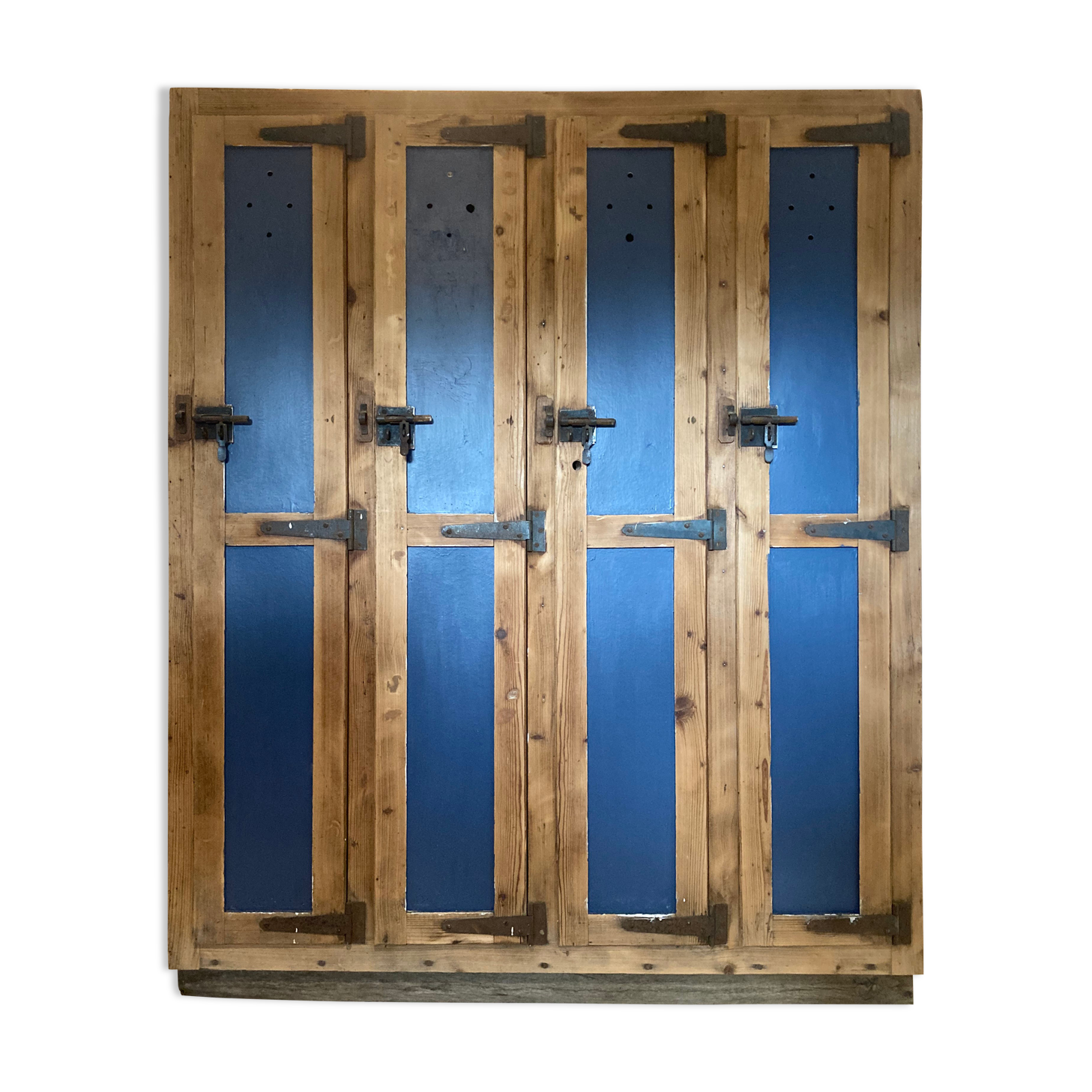 Old wooden cloakroom 4 doors