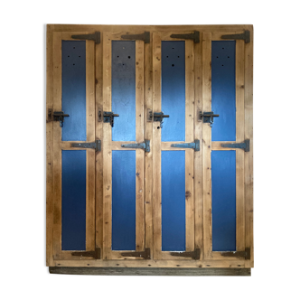 Old wooden cloakroom 4 doors