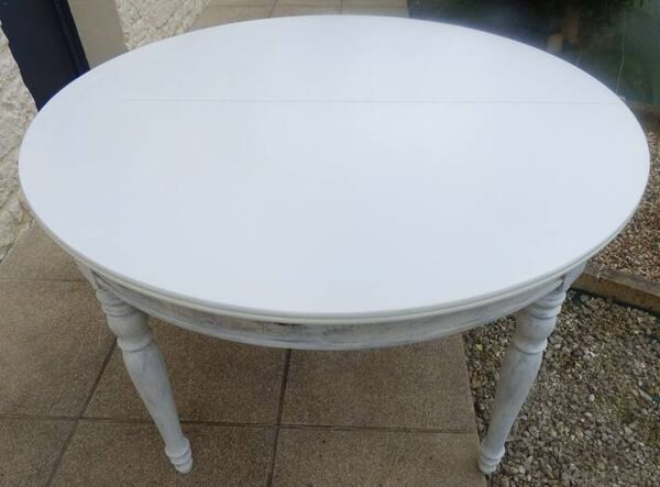 Table ronde merisier extensible à 210 cm sans ses rallonges Totalement relookée
