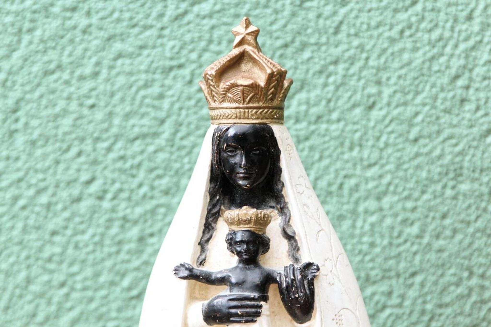 Vierge à l'enfant en plâtre, Notre Dame de Liesse, signé Bacci