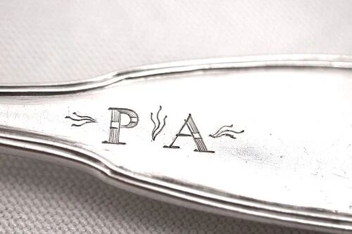 Silver sugar sifter from the 18th century, 23 cm, shell pattern, 106 g.