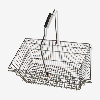 Iron basket with folding handle