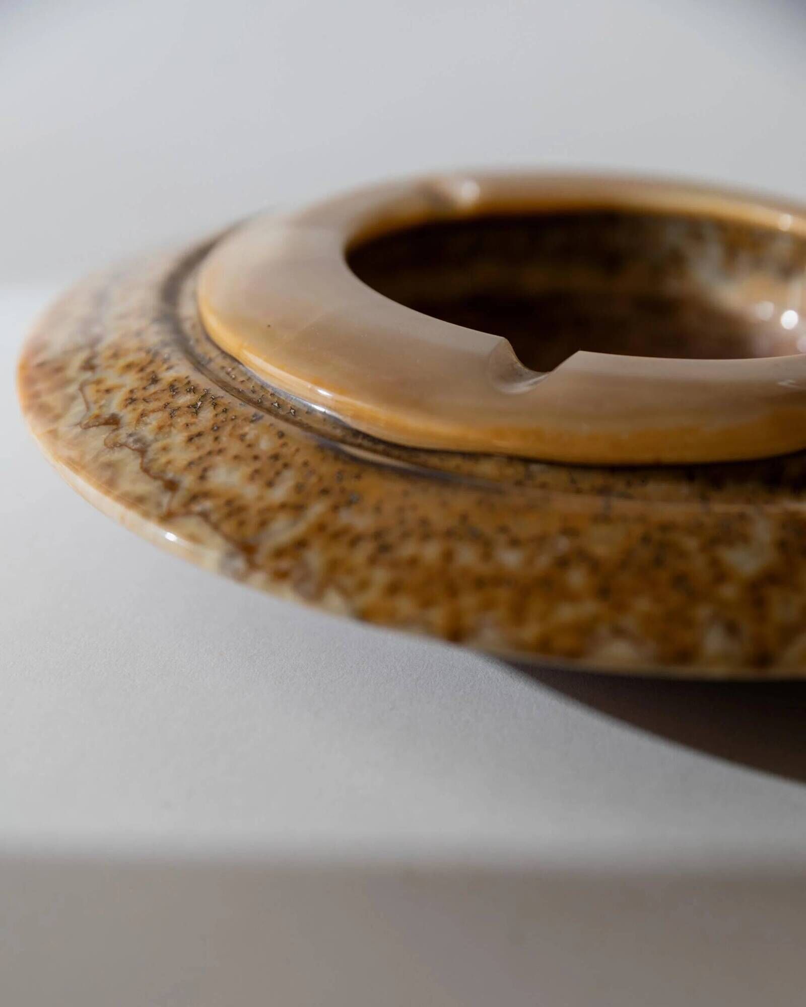 Vintage onyx ashtray from the 1980s, large round, brutalist design, brown and beige tones, sculptural table accent, modernist object, elegant gift idea.