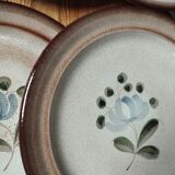 Beige stoneware flat plates with blue/gray flower by MBFA Pornic model Fanchon, set of 6