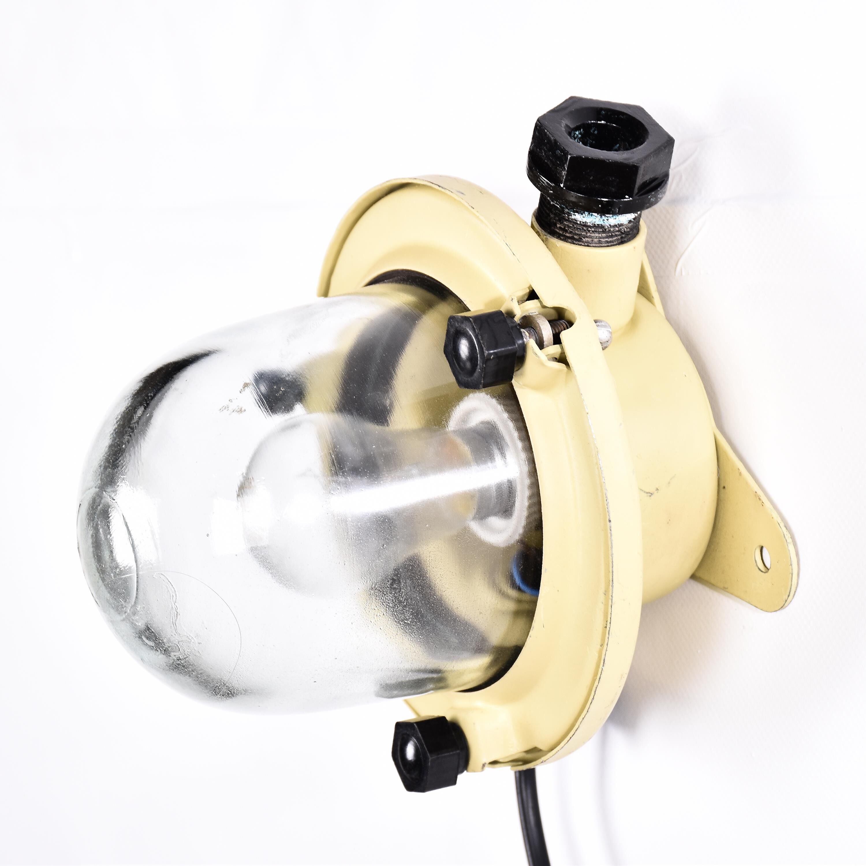 Industrial wall lamp