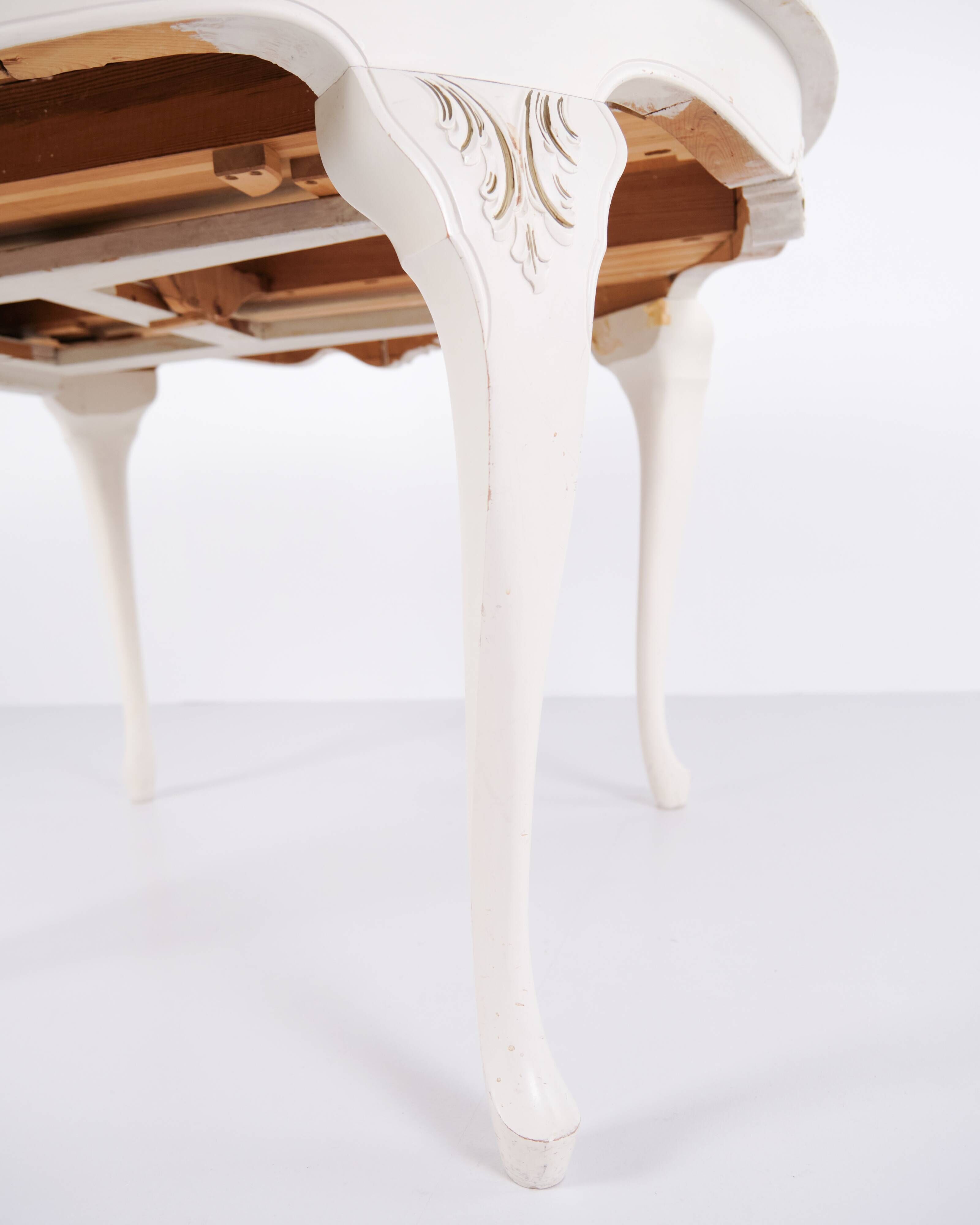 Antique round dining table with extension - Neo Rococo style - white painted with decorative details - 1920s