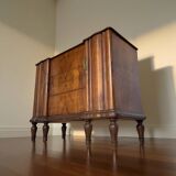 Italian art deco walnut chest of drawers, 1940s.