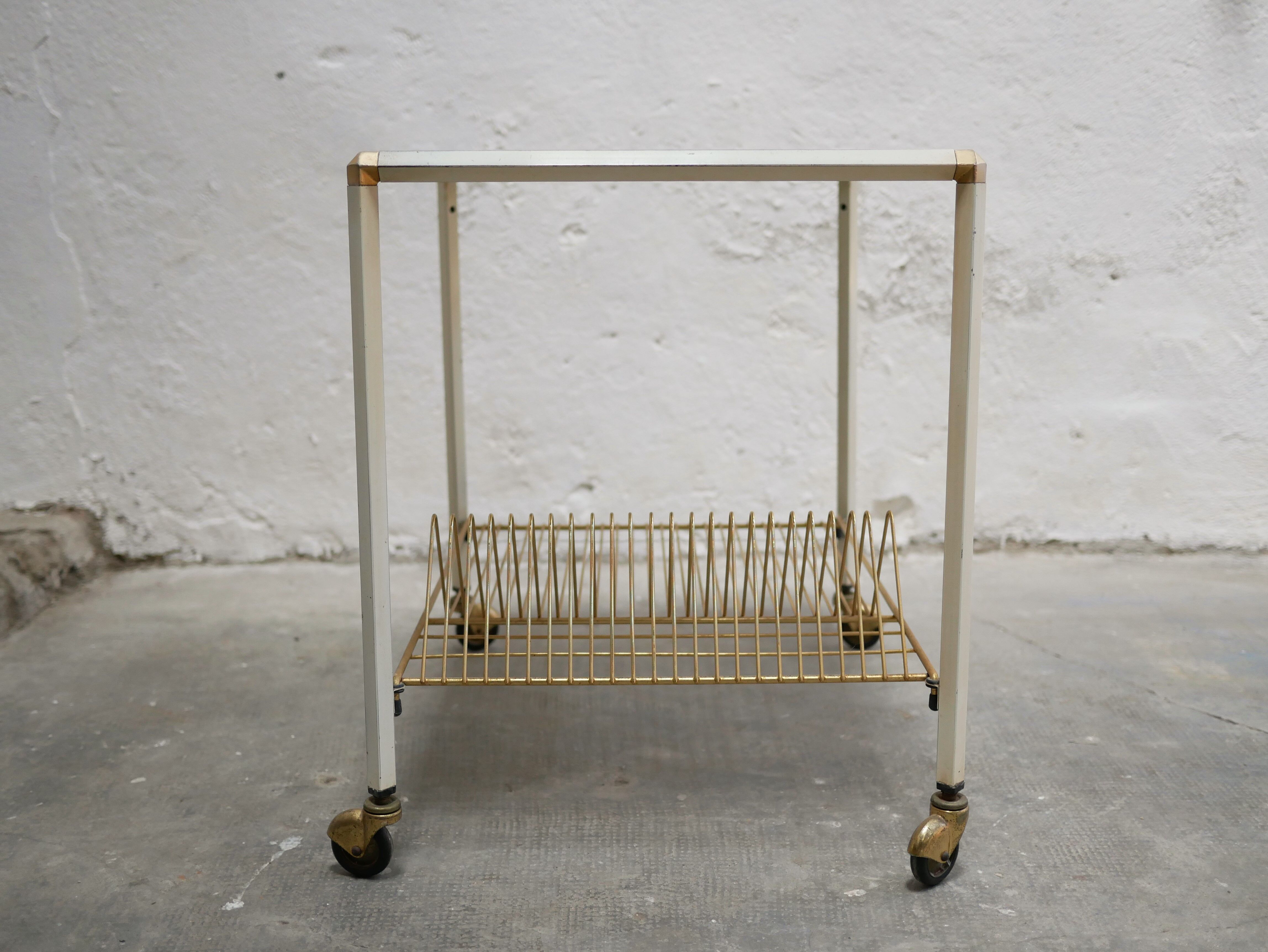 Furniture ranges vintage vinyls on wheels