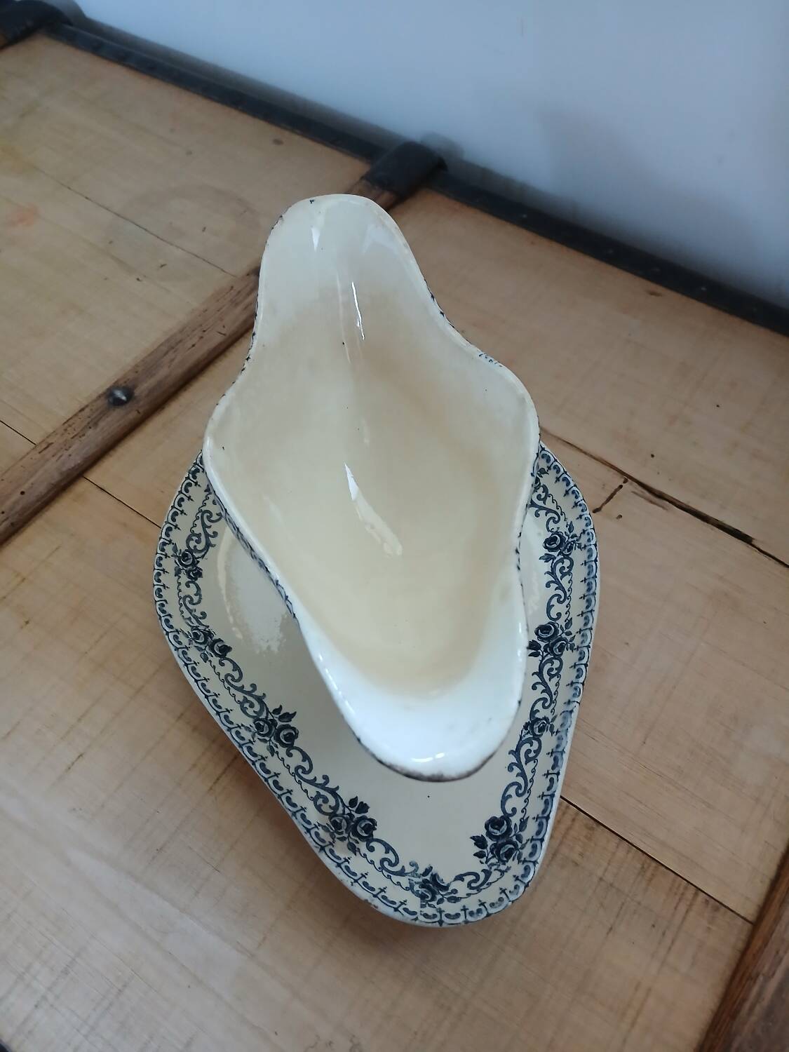 Old Terre de fer sauce boat