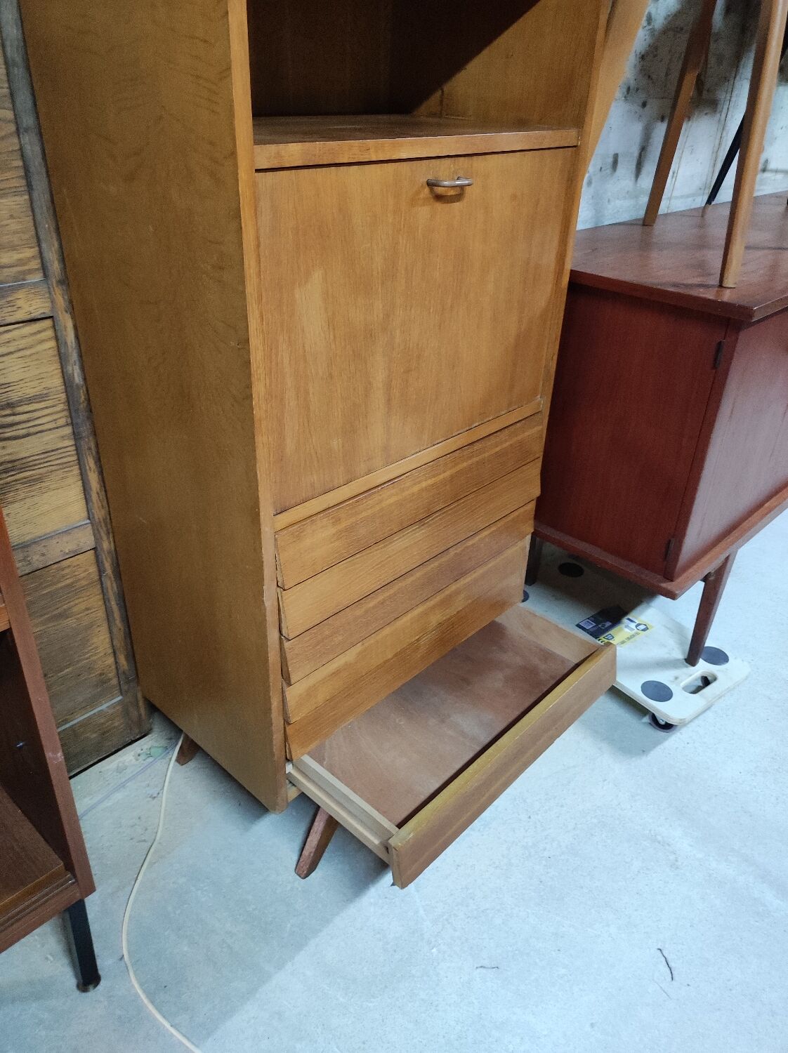 Secretary feet compass