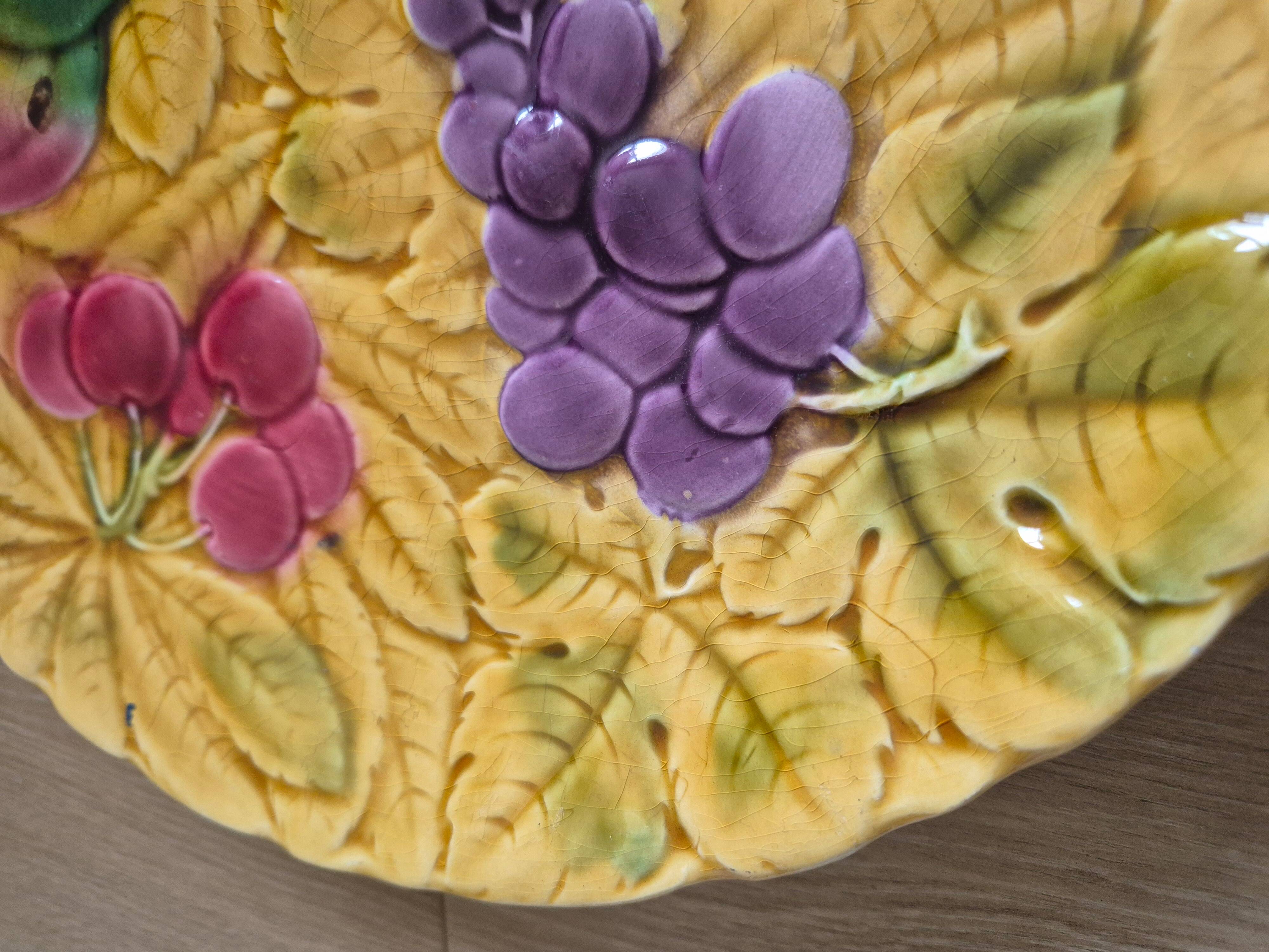 Round slip dish, Sarreguemines earthenware