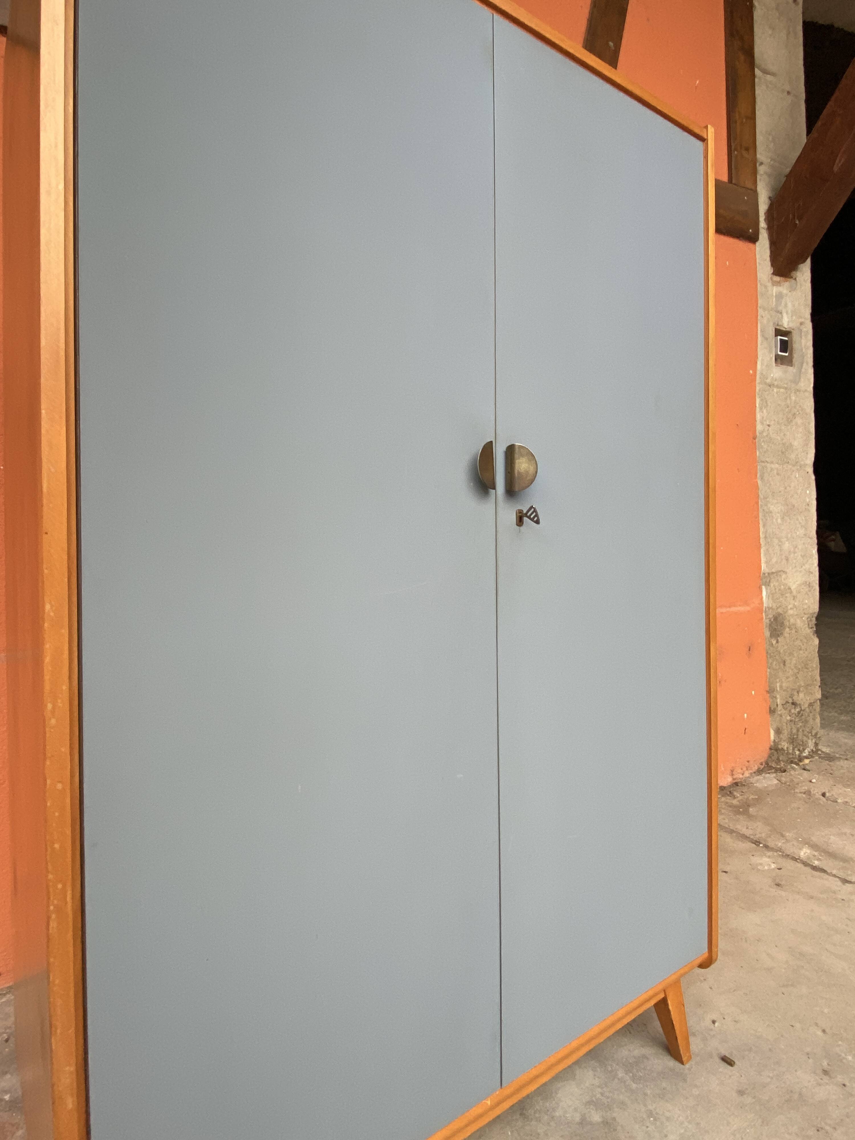 Armoire Parisienne Placard vestiaire atelier bois Mid-century vintage scand