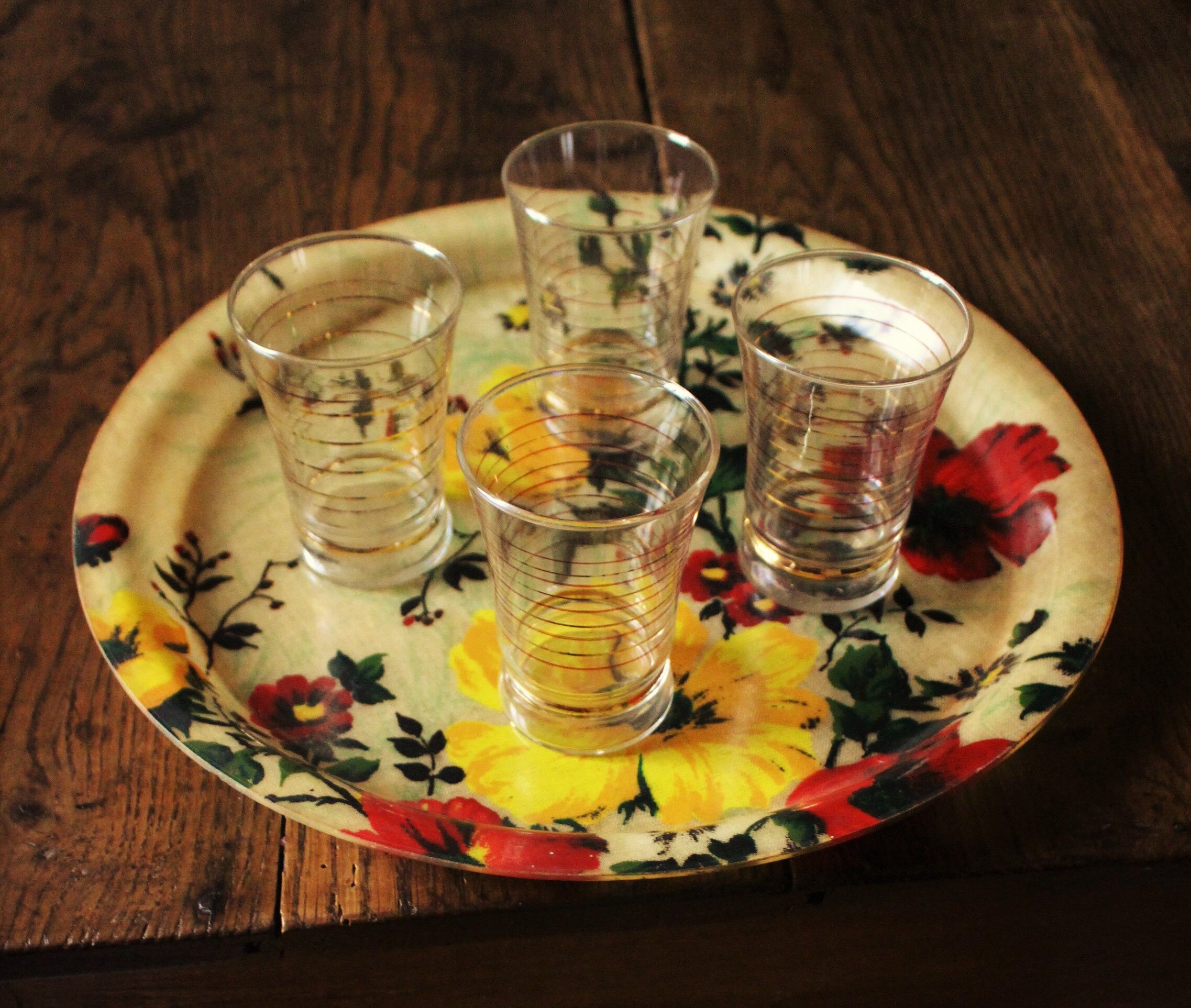 Round plastic top vintage flowers