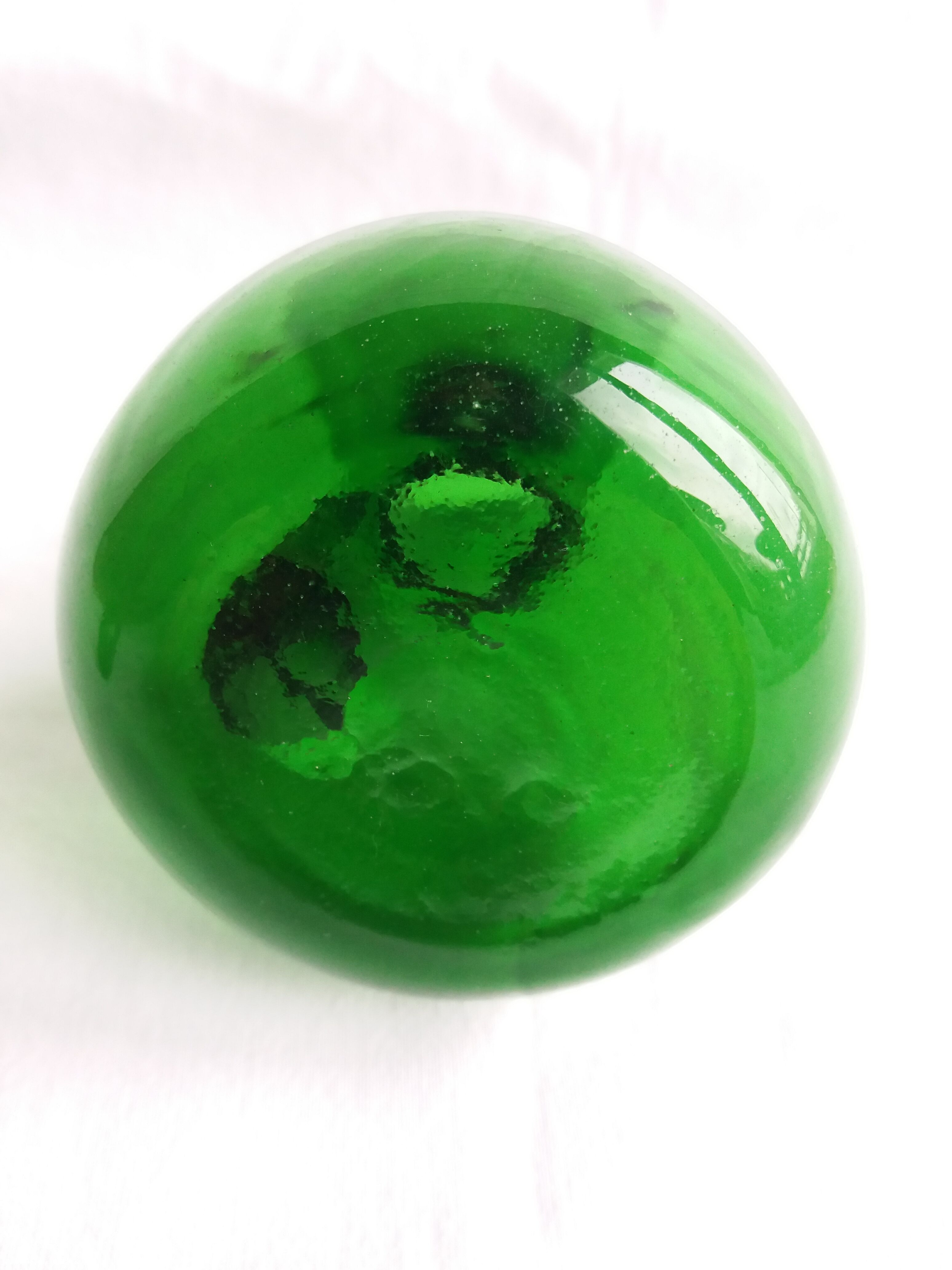 Pichet fiole de chimie en verre vert