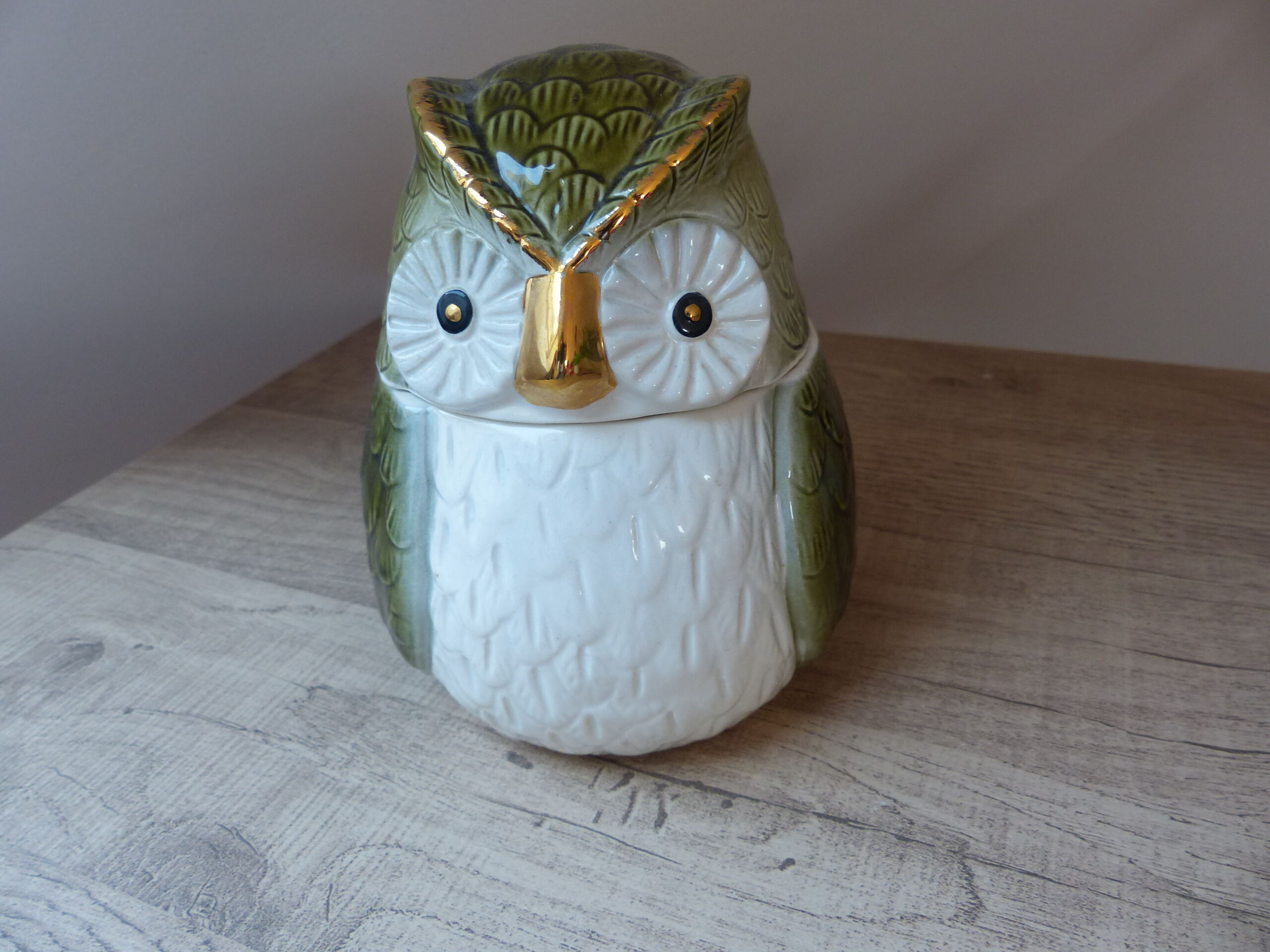 Box with ceramic lid owl shape