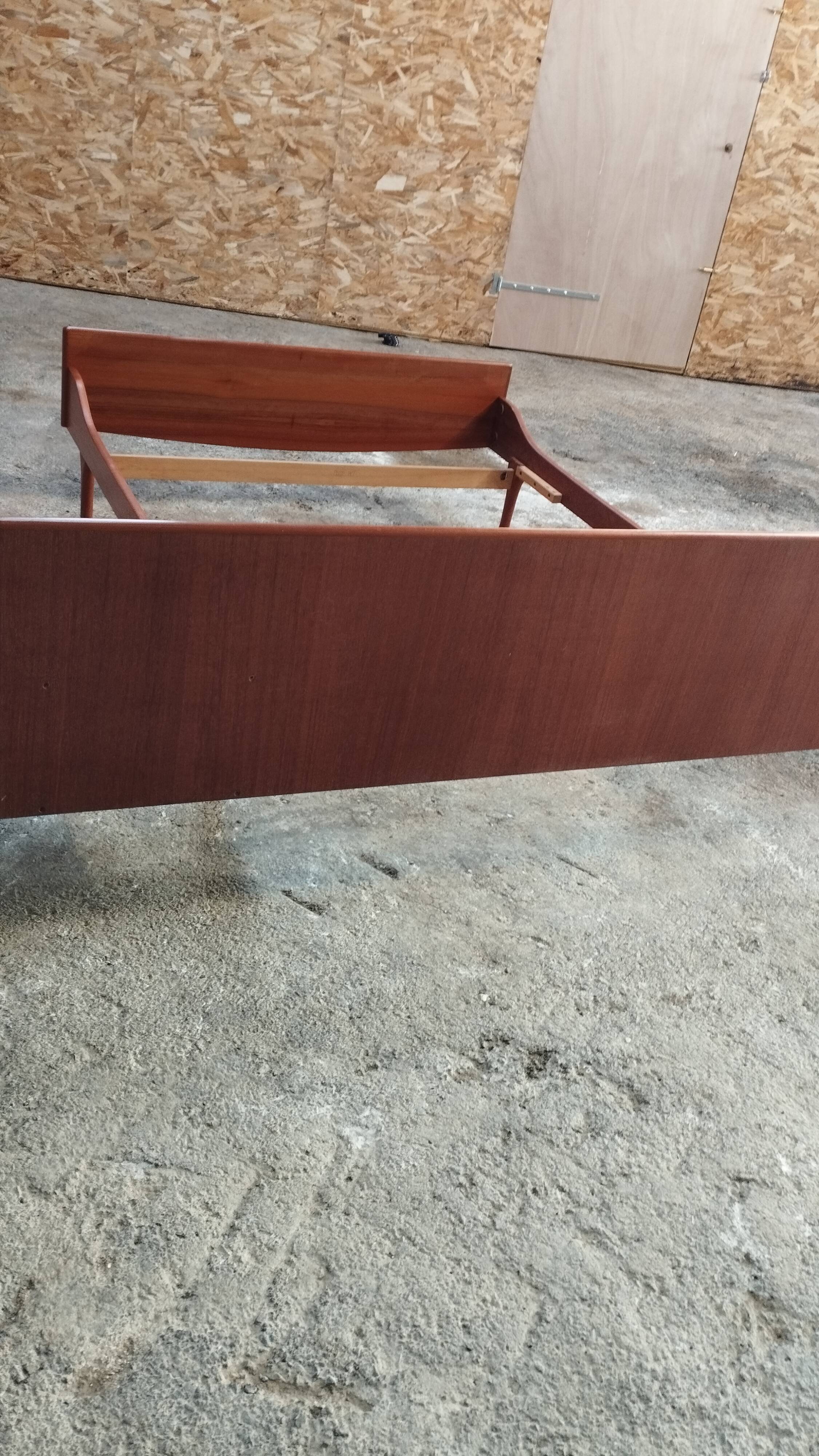 Vintage teak bed 2 places