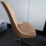 Chaise en skaï brun clair