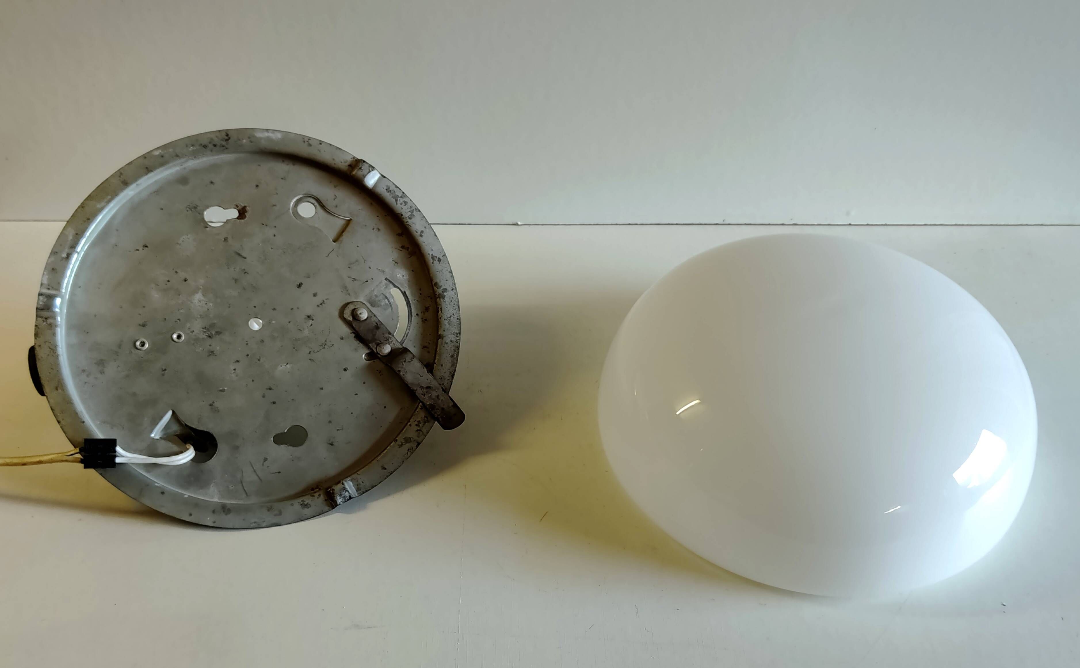Plafonniers ou appliques globe opaline XL - mid.XXeme