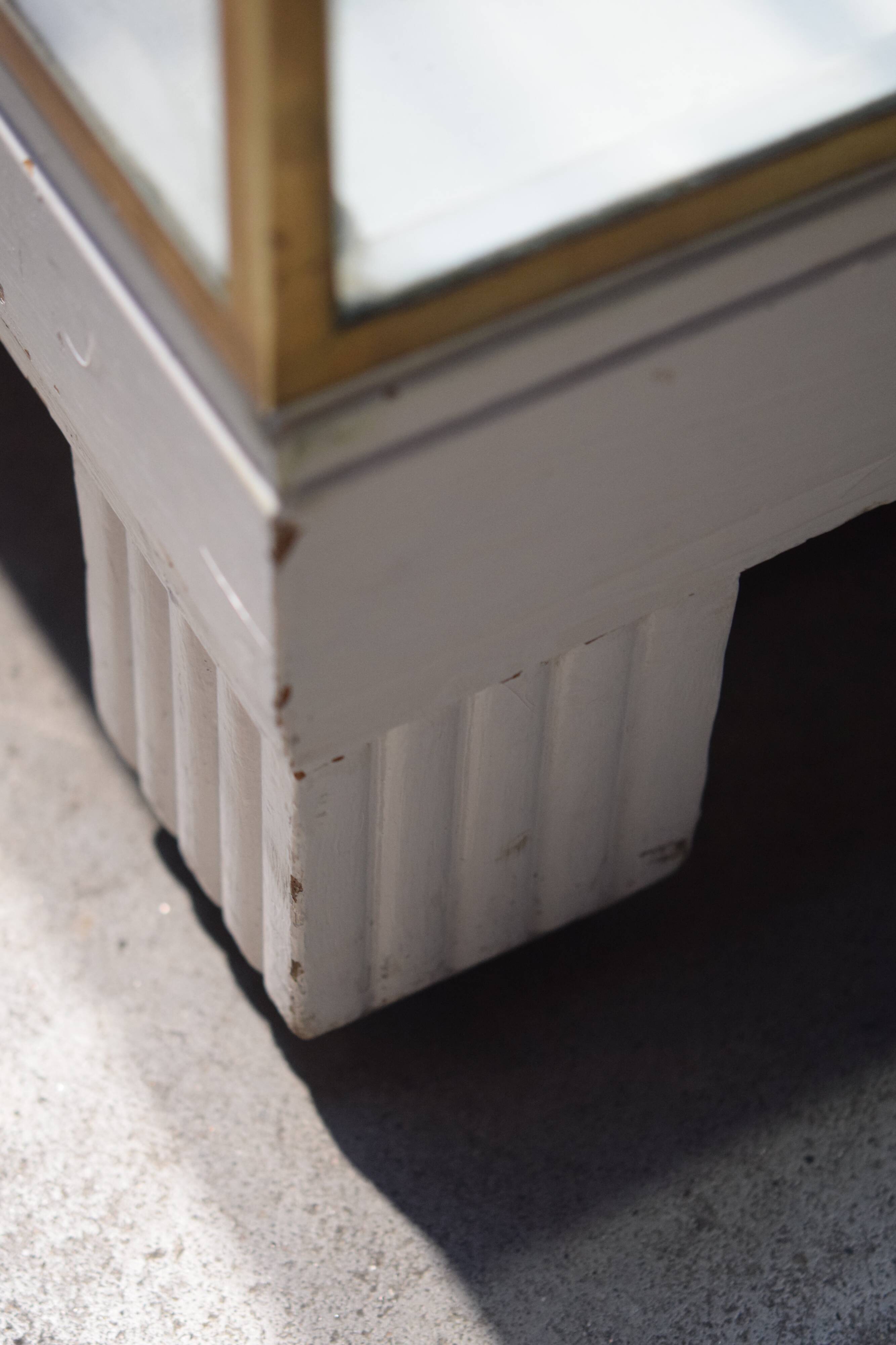 Display cabinet - 1920s