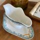 Ancienne saucière réparée avec la technique japonaise du kintsugi