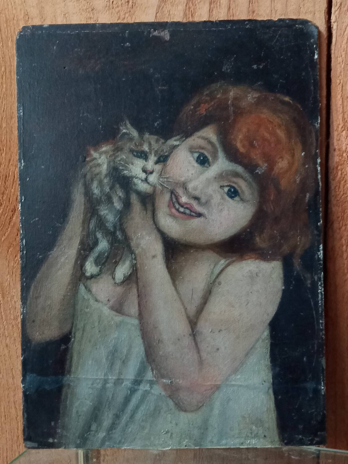 Portrait enfant et chat sur panneau de bois