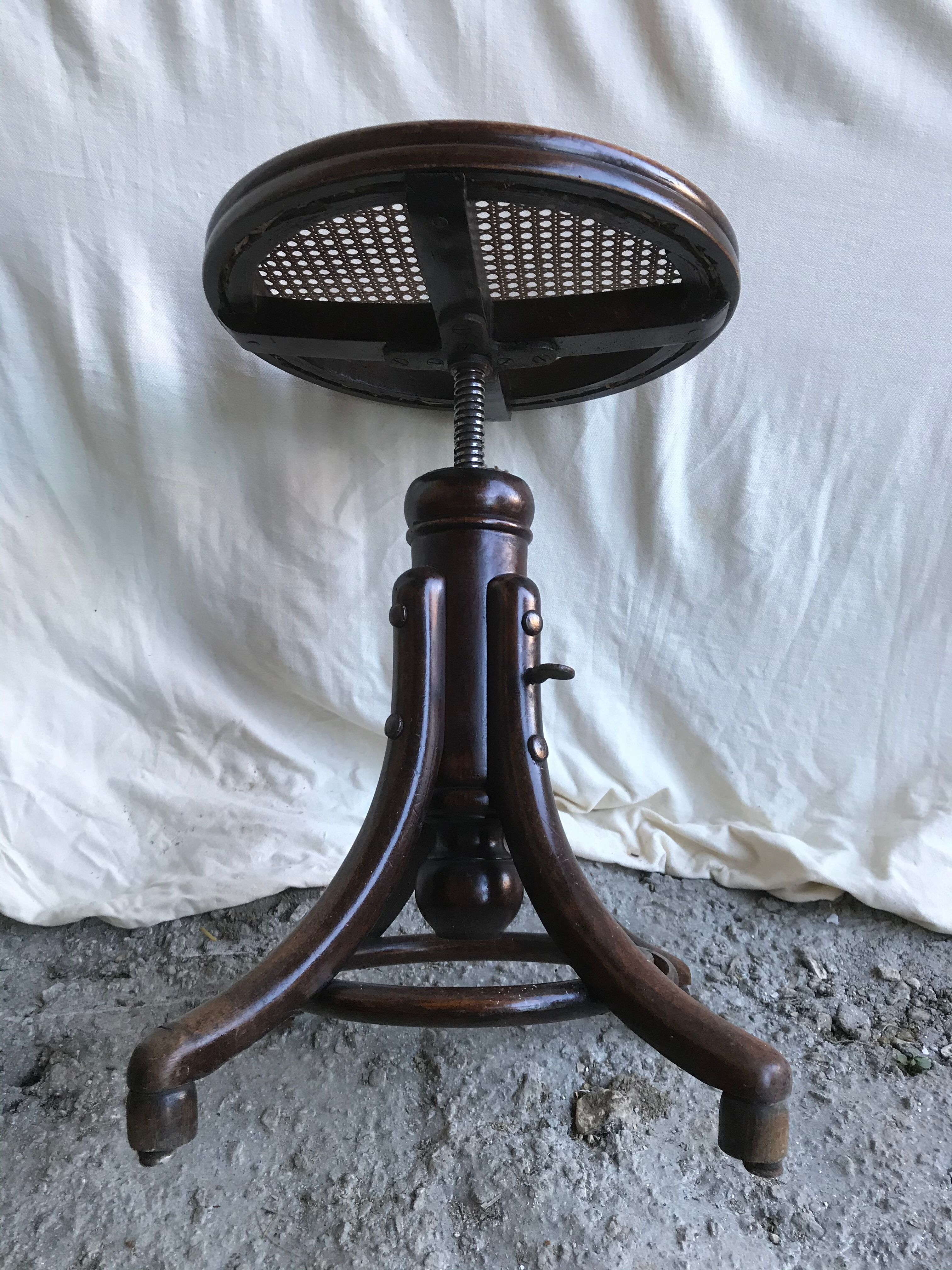 Former tabouret piano thonet by fishel wood curve assise cannée a vintage vis