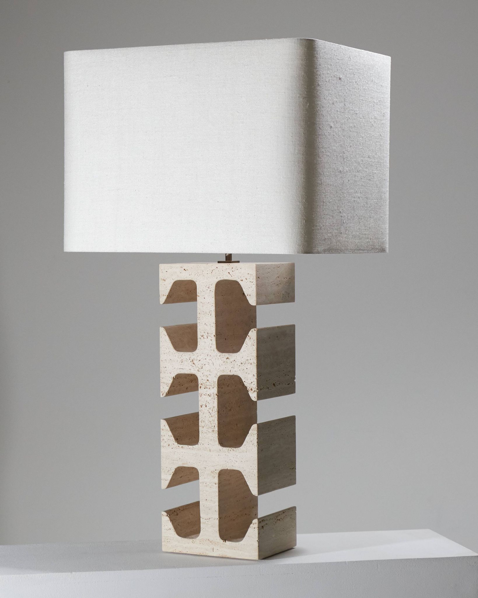 Lampe dorse en travertin