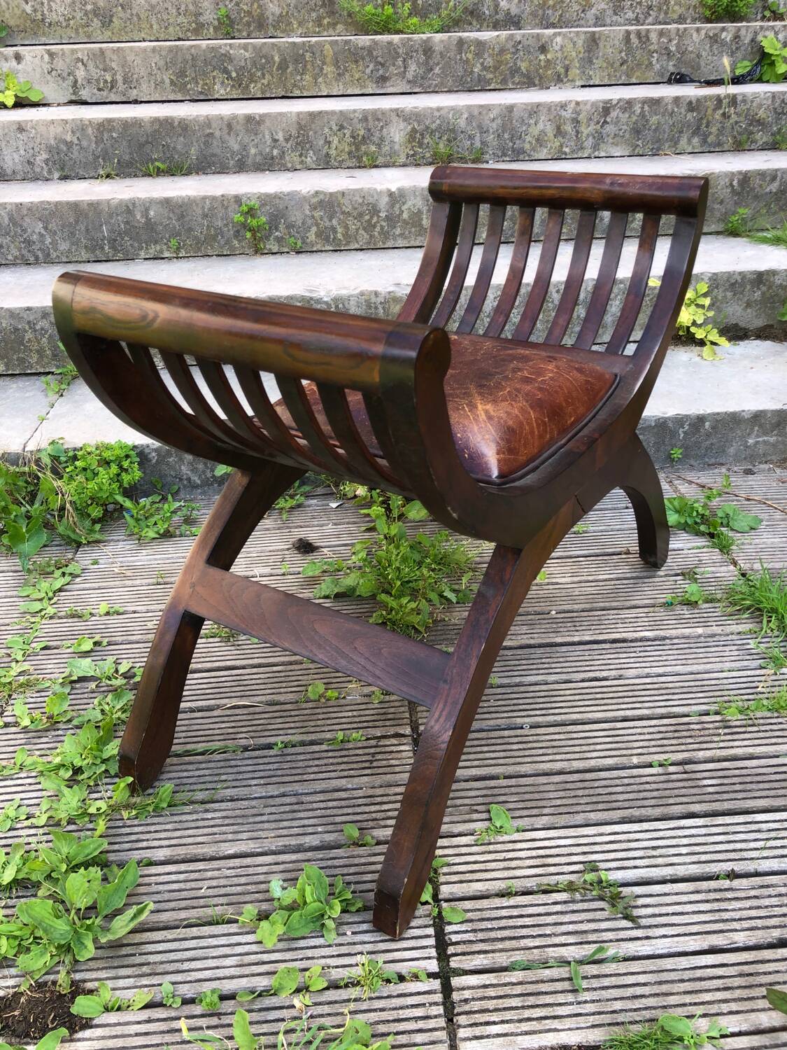 Leather curule chair