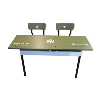 Bureau d'écolier militaire