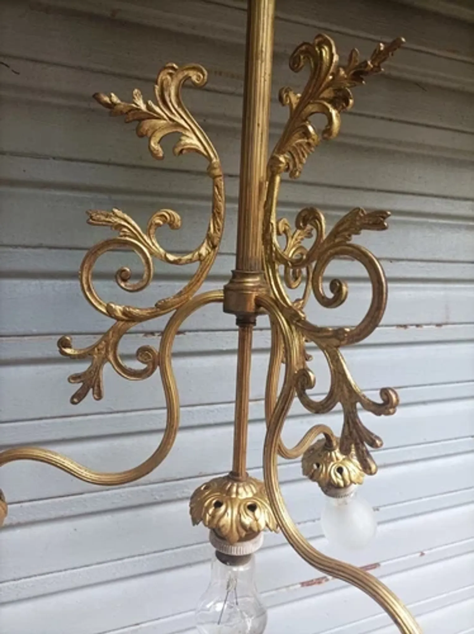 Antique 19th-century chandelier with 4 lights in gilded bronze, Napoleon III style - in working condition.