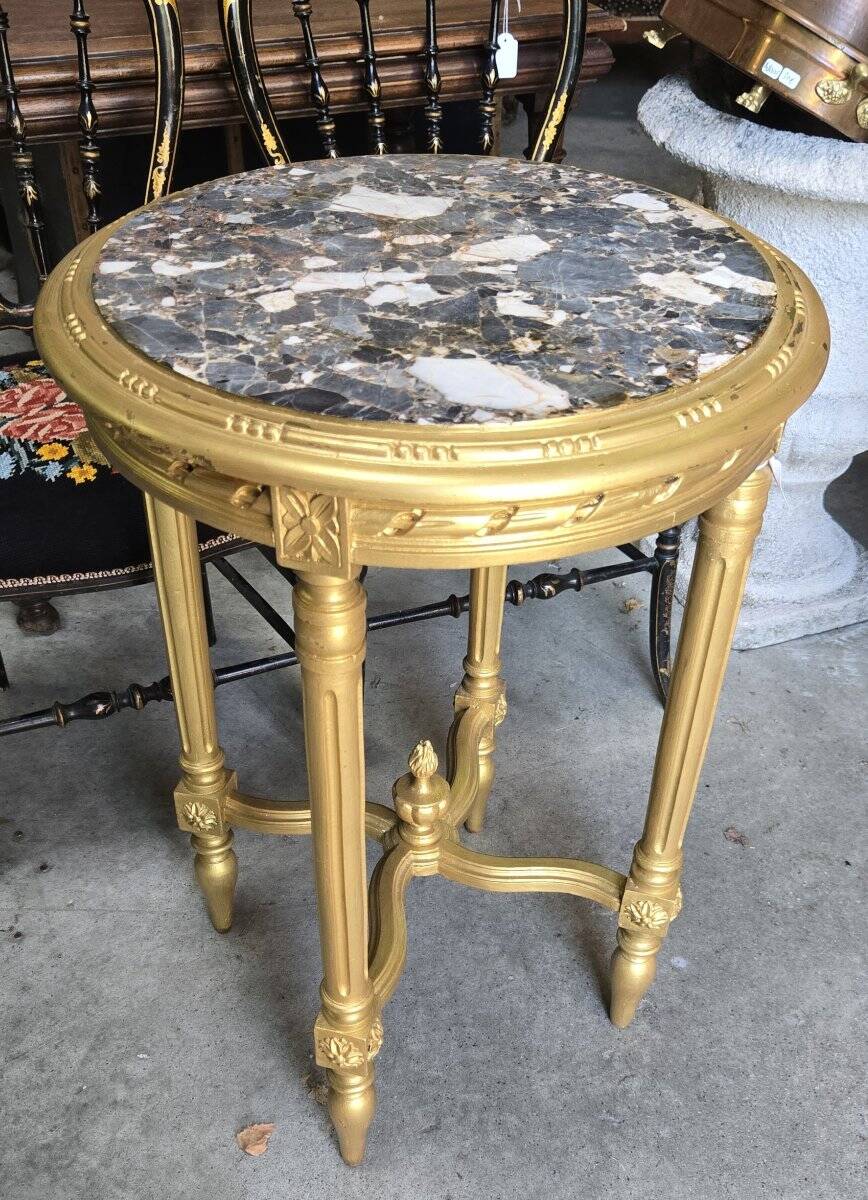 guéridon rond en bois doré, de style Louis XVI