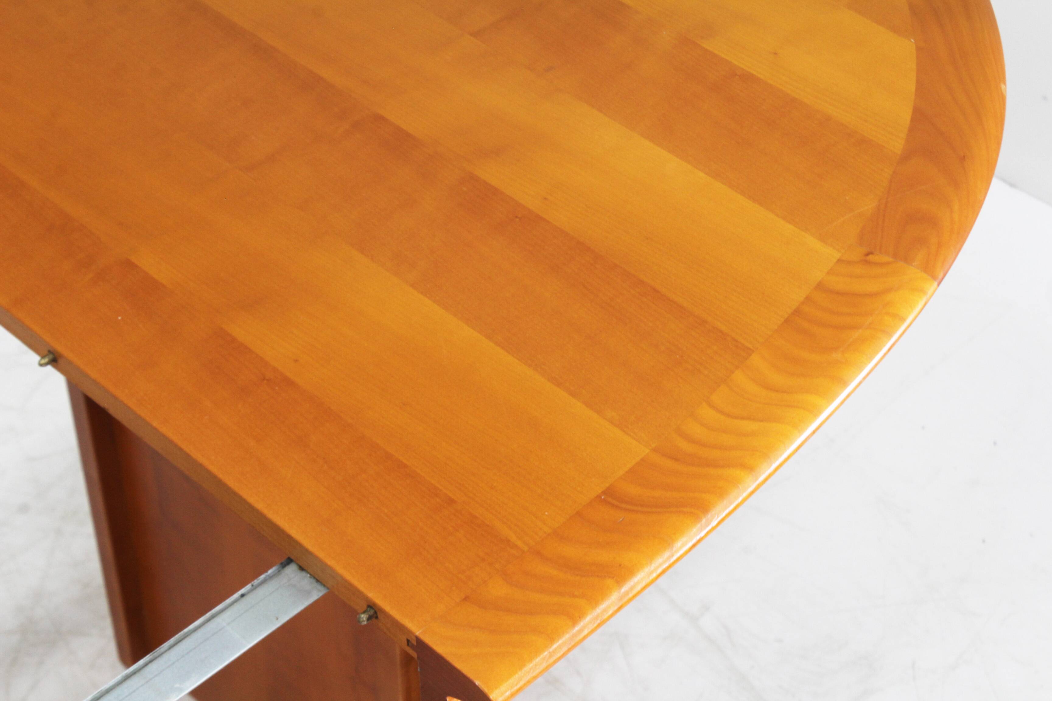 Table à manger ovale extensible vintage des années 1960